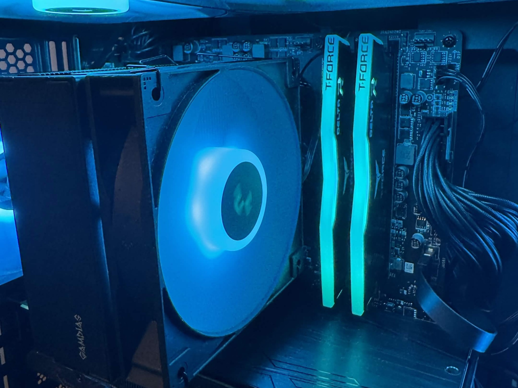 "Value King" Fishtank 1080p Gaming PC - Ryzen 5 5500 | RTX 2070 Super | 16GB DDR4 3200 | WiFi & BT