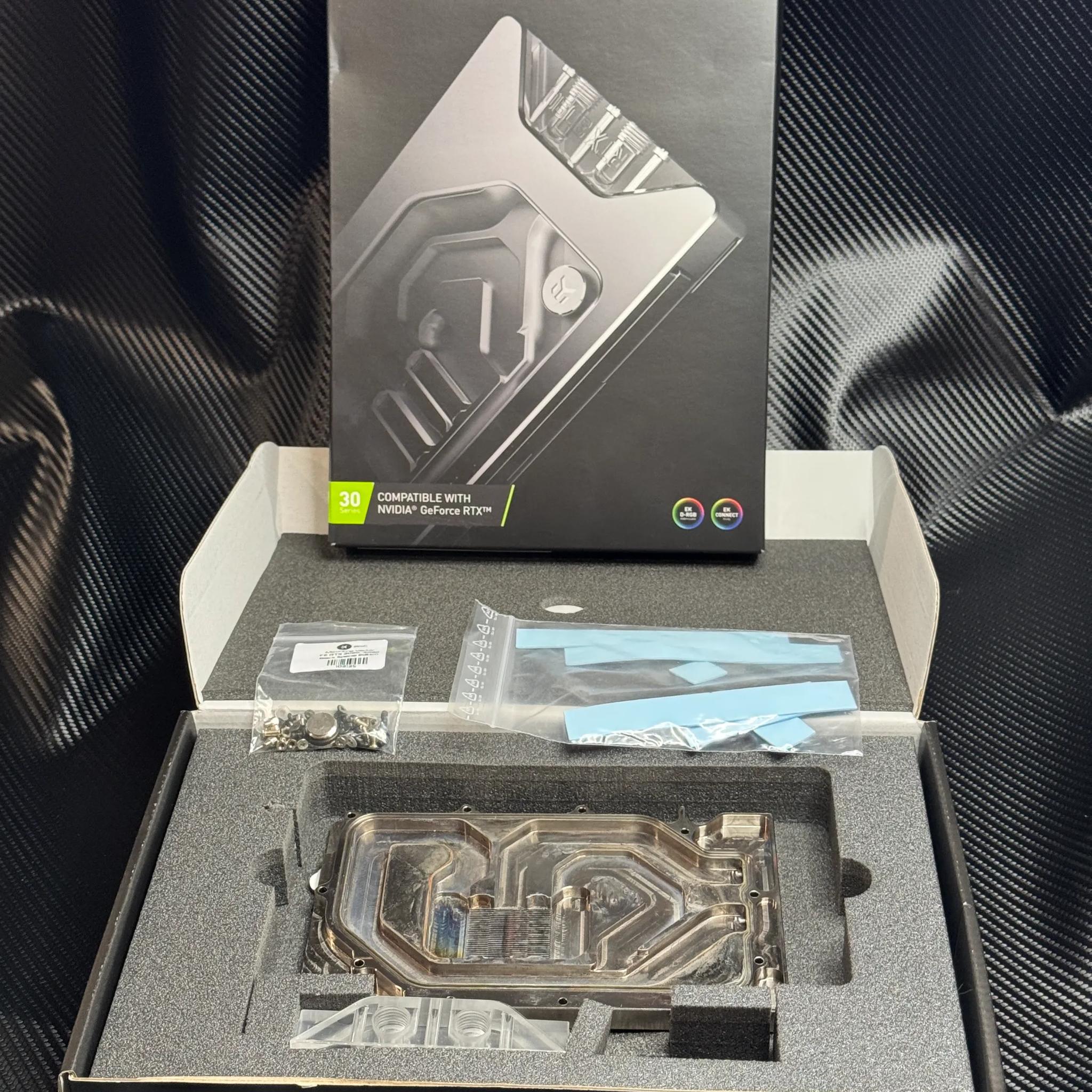 3090 FE mounted EKWB + FE Cooler (unused) + extra WB!