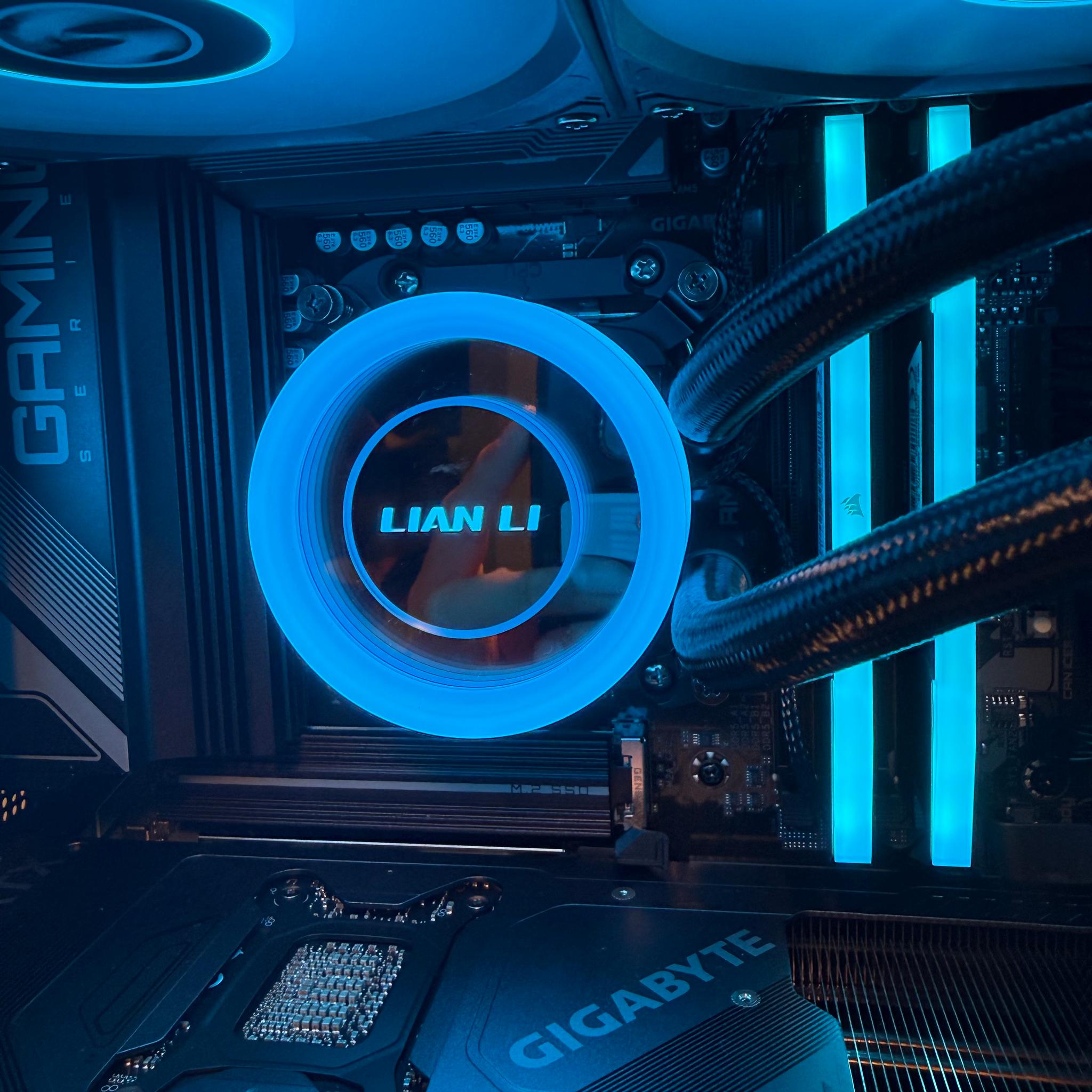 BLUE ICE: RTX 5070|Ryzen 7 9700x|32 GIGS of DDR5 RAM|360mm AIO|WIFI Ready|Windows 11 pro ACTIVATED|