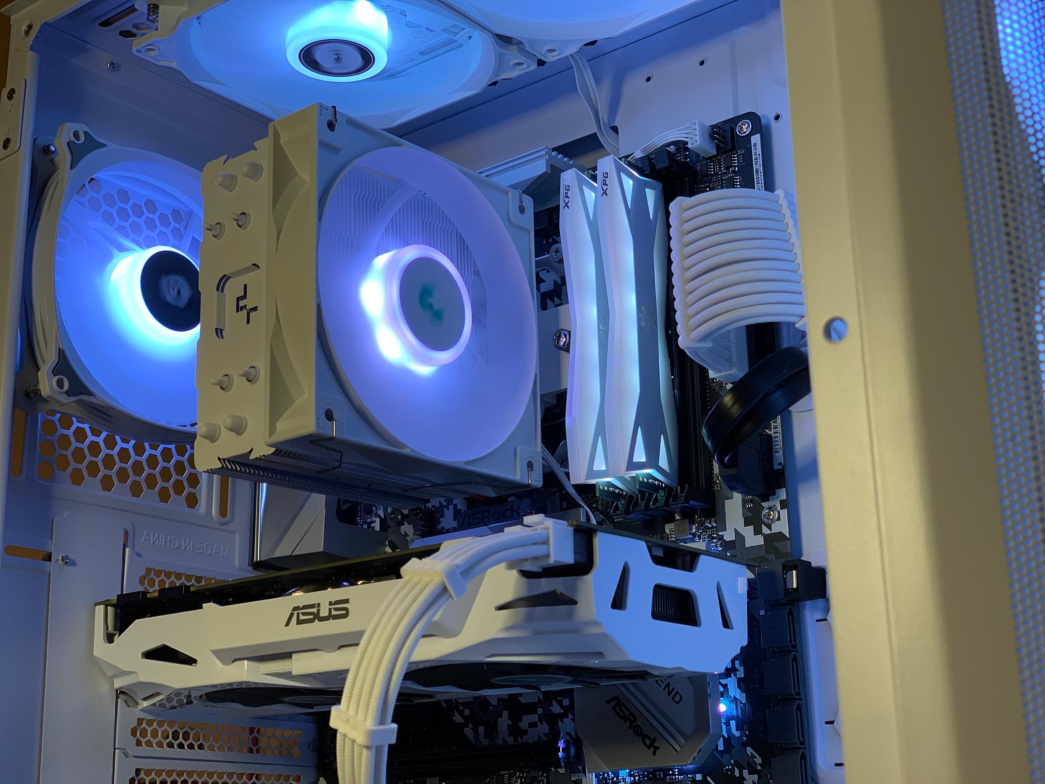 White Gaming PC(Ryzen 7 2700 + GTX 1070)