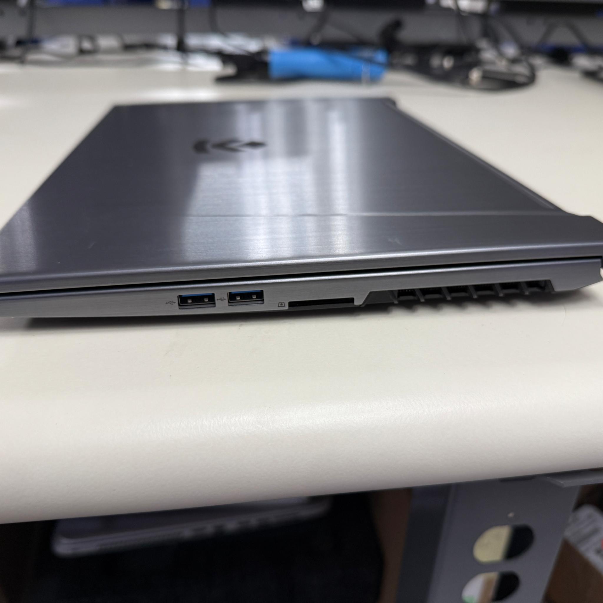 Eluktronics Mech-15 G2+i7-8750H+RTX 2060+16GB RAM+256 SSD