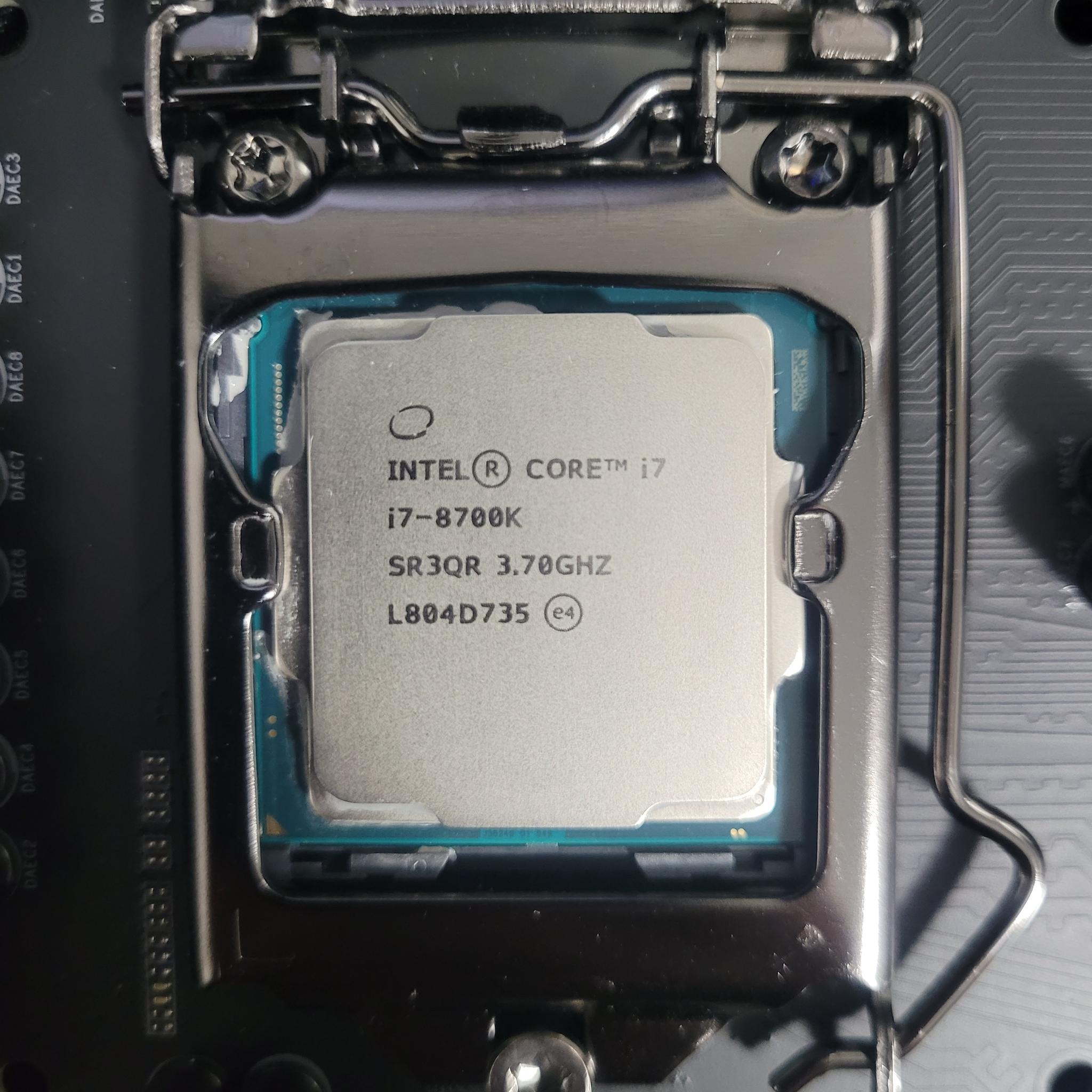 Z370 AORUS Gaming 5 (Wifi) with Intel I7-8700k