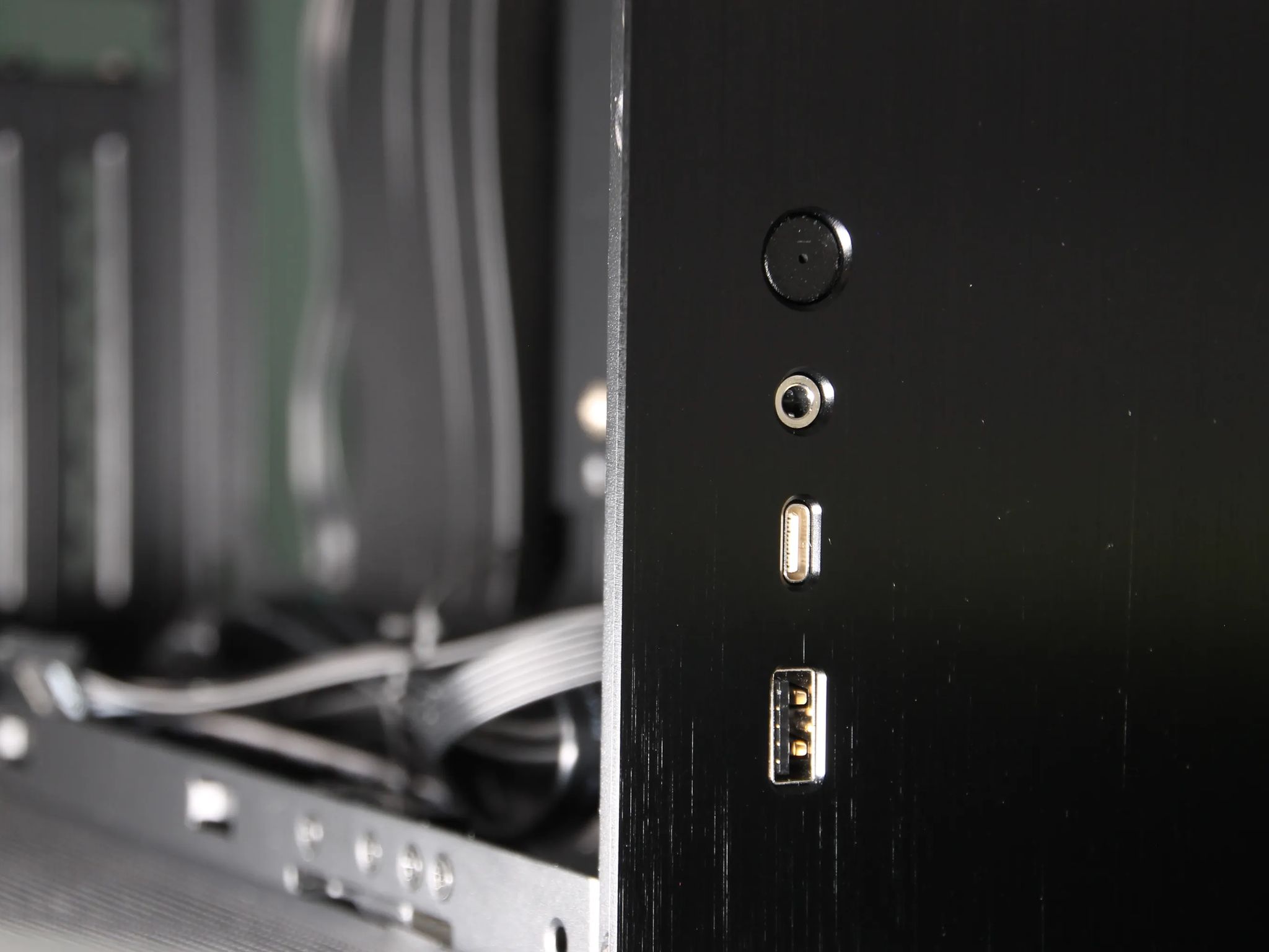 Lian Li Q58 (Black, PCIe 4.0 Riser) // ITX PC Case