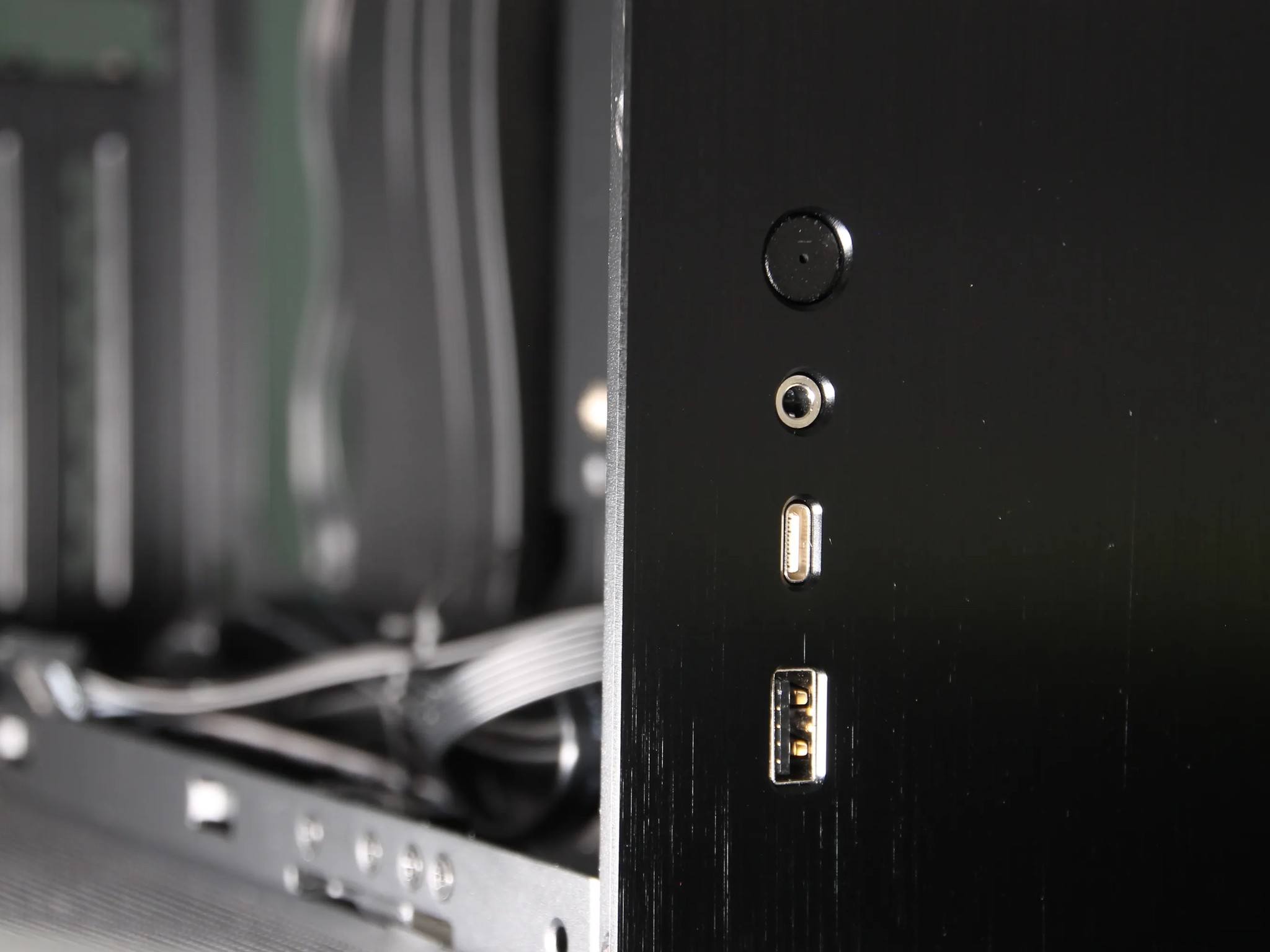 Lian Li Q58 (Black, PCIe 4.0 Riser) // ITX PC Case