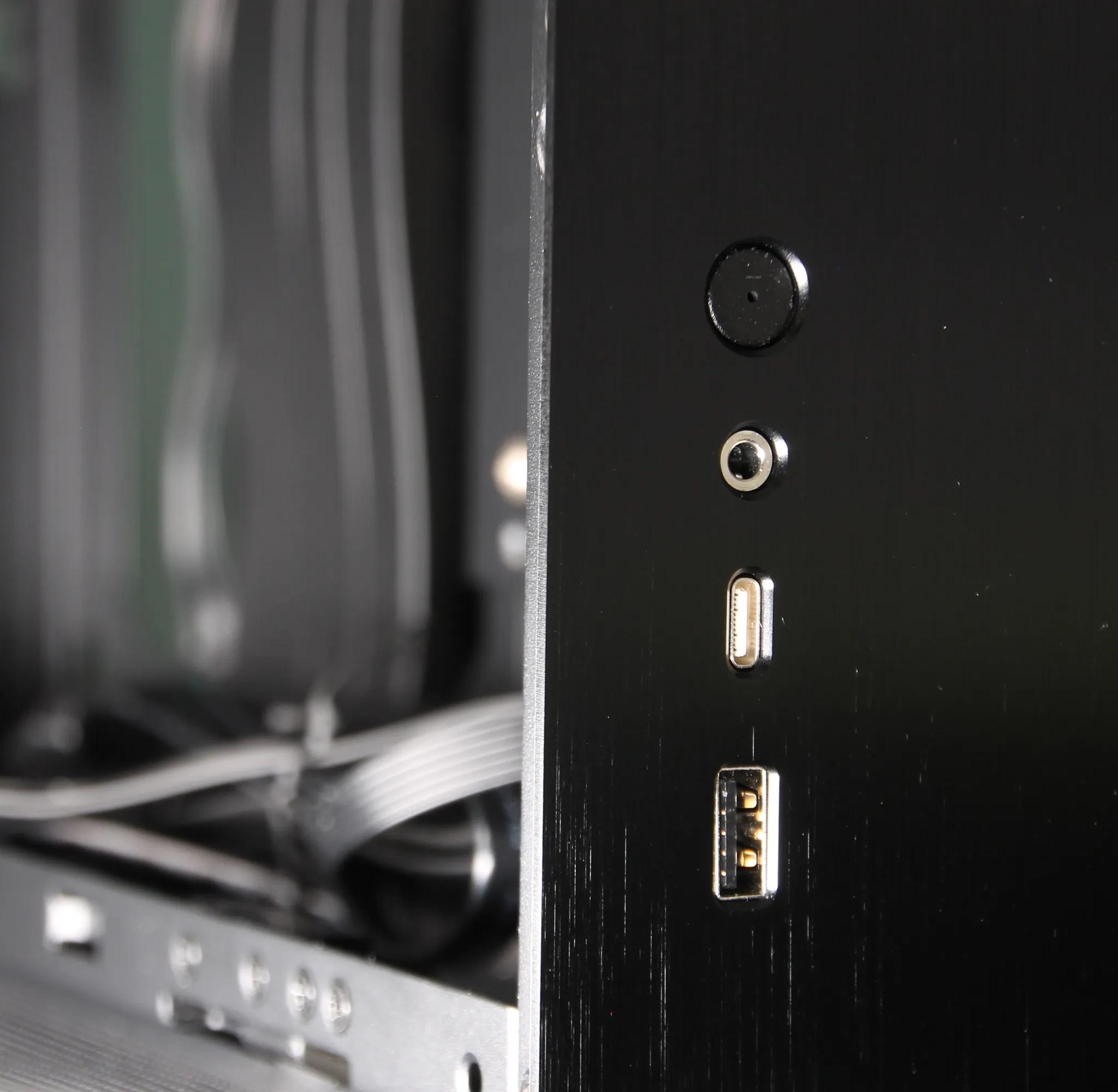 Lian Li Q58 (Black, PCIe 4.0 Riser) // ITX PC Case