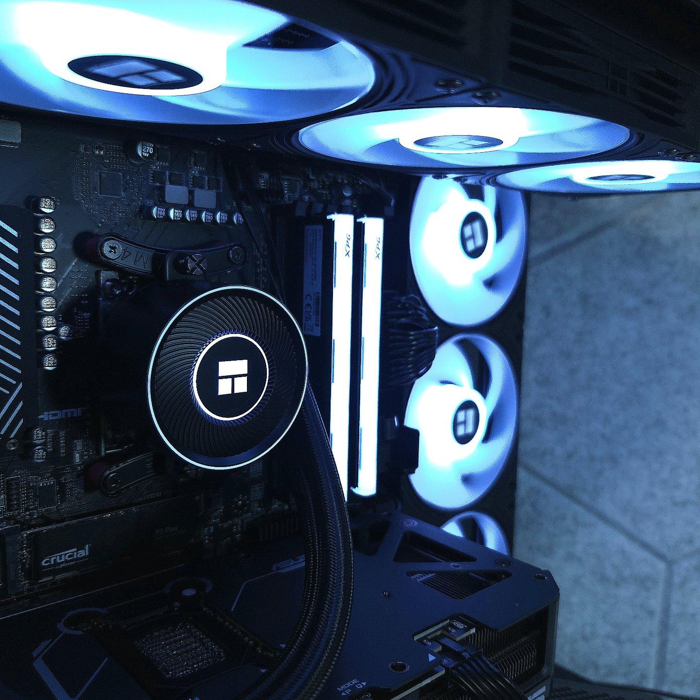 ASUS RTX 5070 🖤 Ryzen 7 9800X3D
