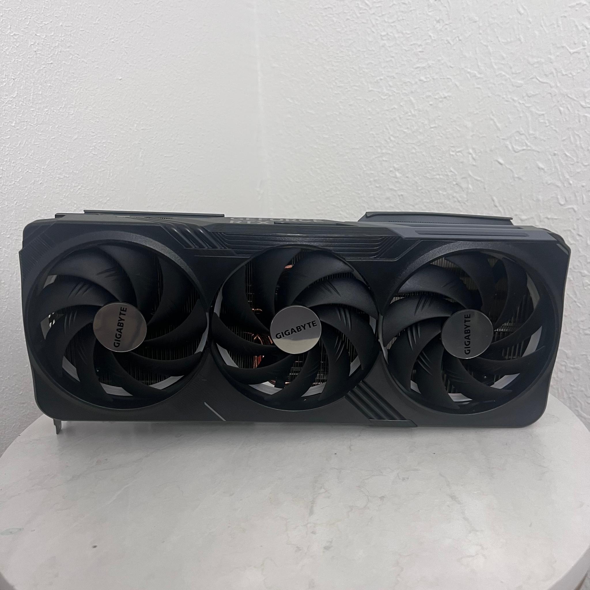 Gigabyte GAMING OC GeForce RTX 4080 with RGB Fans