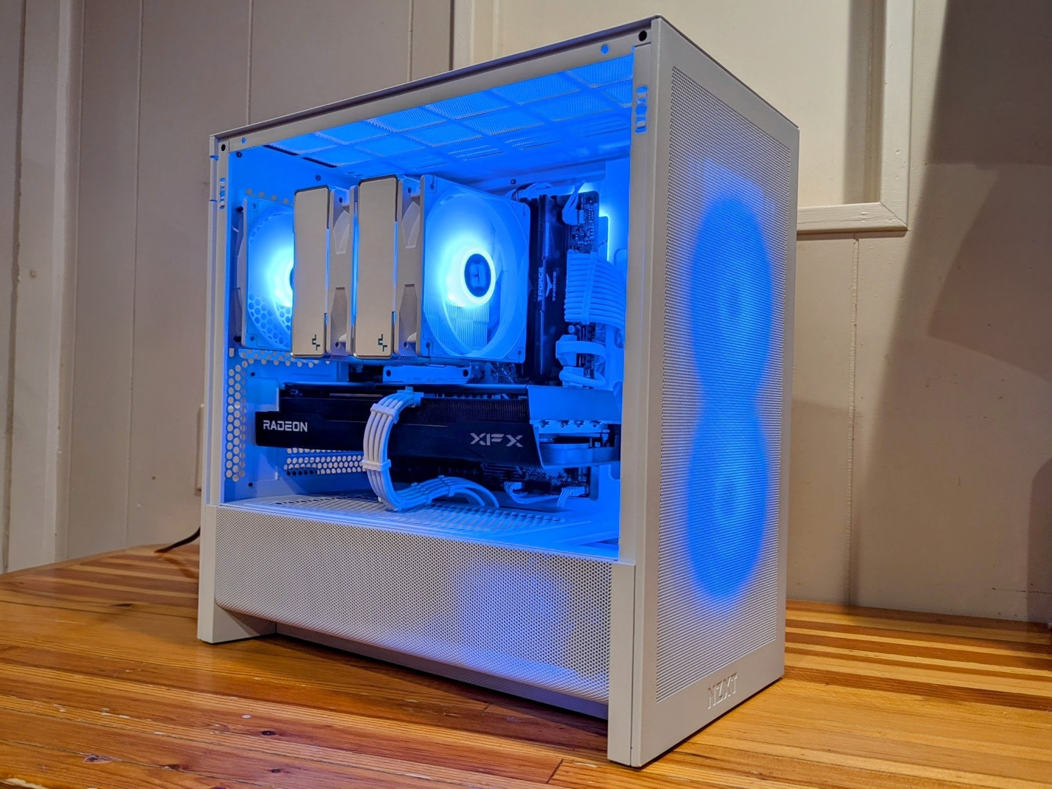 ⚫⚪ Ryzen 5 9600X | RX 9060 XT 16GB | 32GB DDR5 | Black & White ⚪⚫