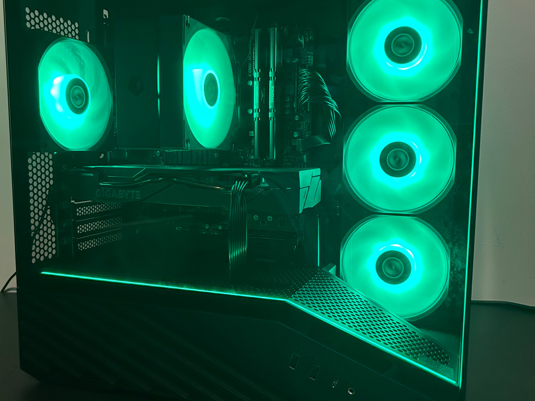 LIAN LI CASE, 5800x, 2060 super, 1tb ssd, RGB Gaming PC!