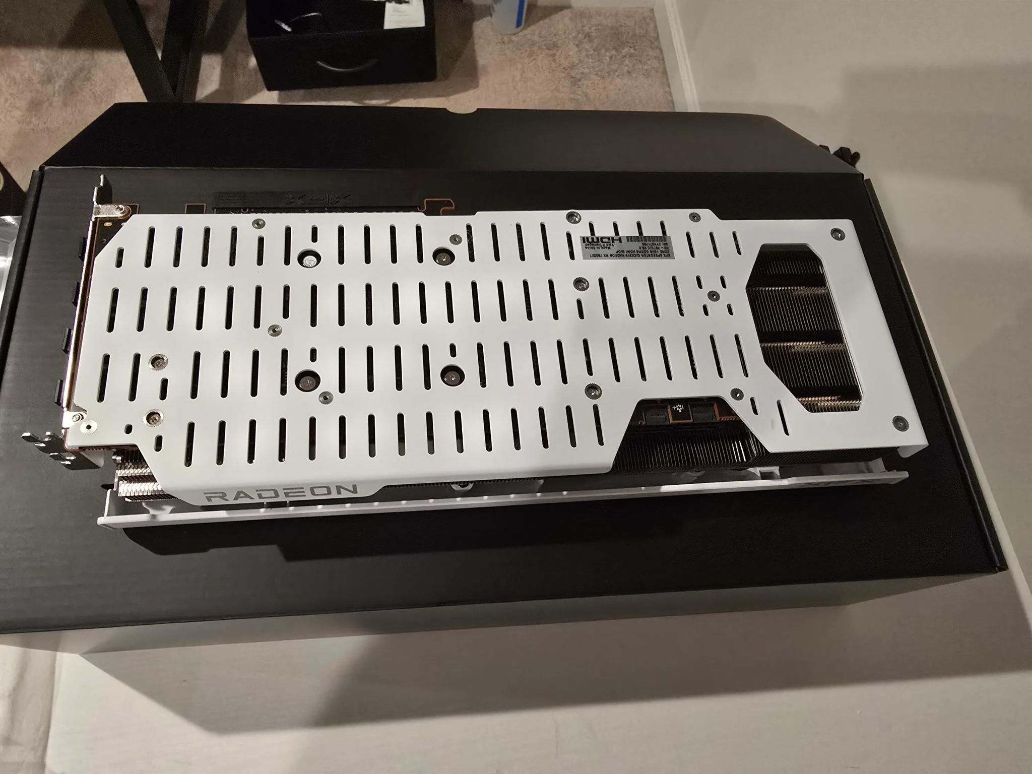 XFX Radeon RX 7800XT Quicksilver 319 White