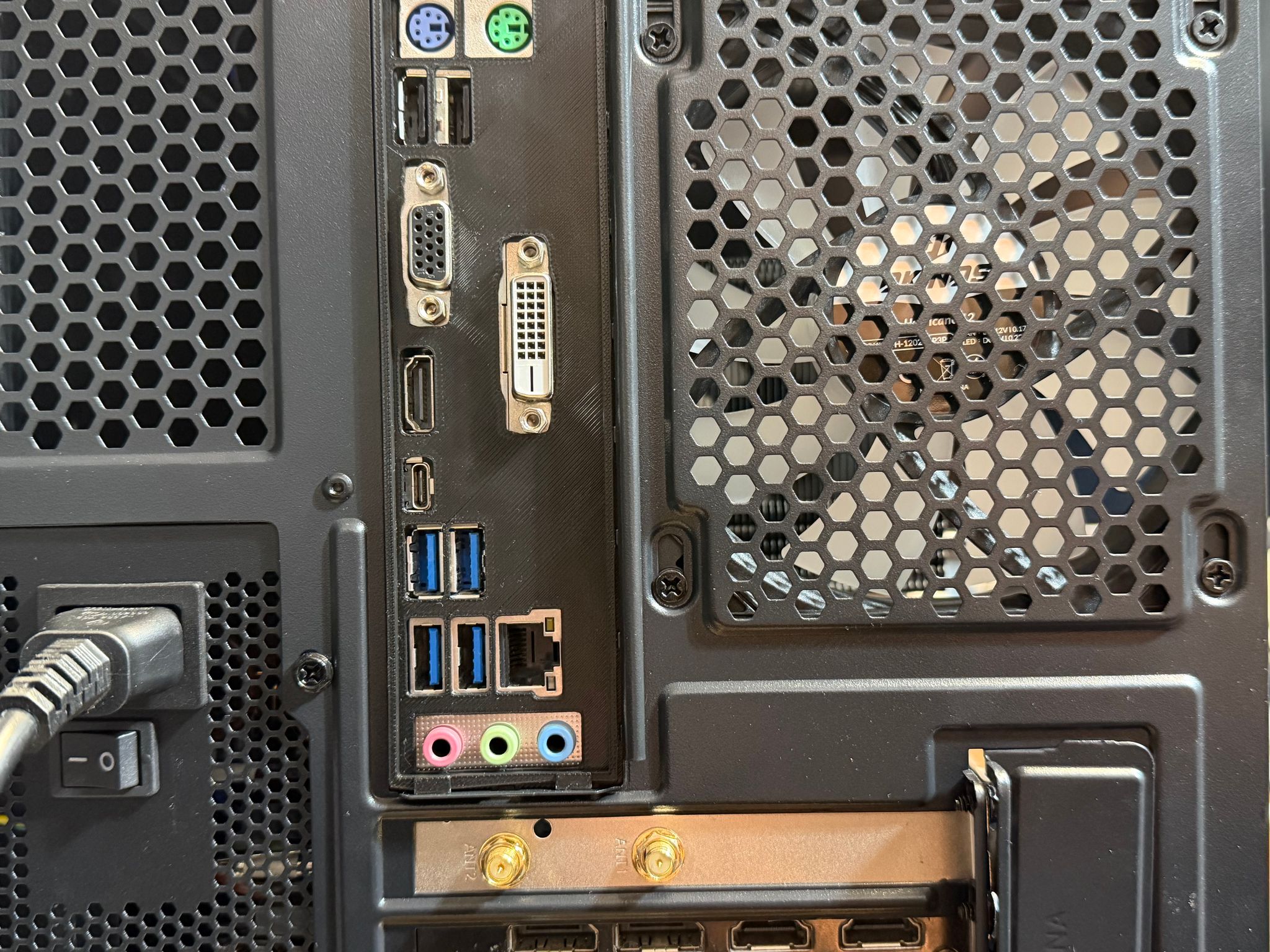 HALLOWEEN SALE SMOKE RYZEN5/16G DDR4/GTX 1080/850 watt
