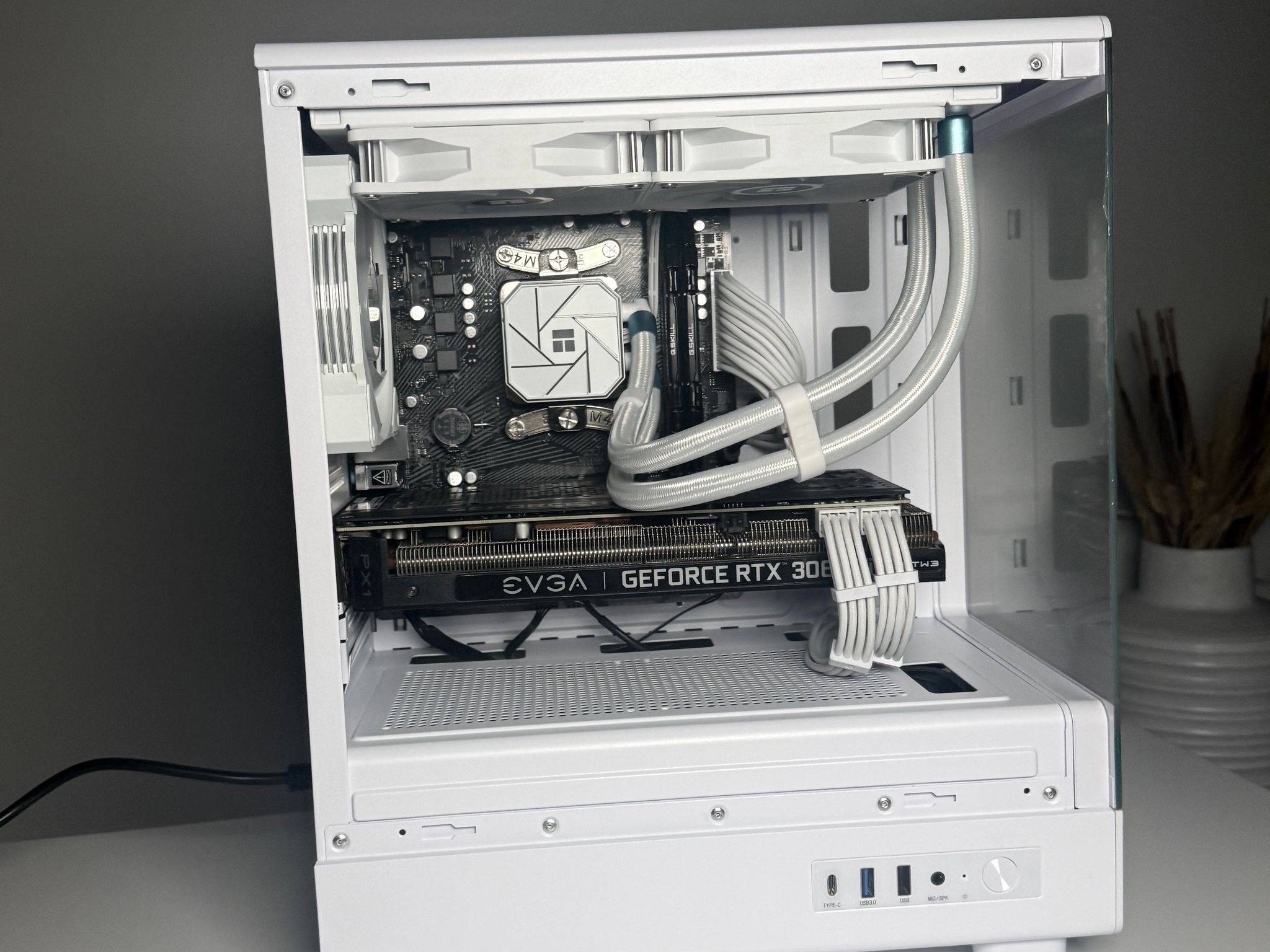 1440p High FPS White Gaming Computer