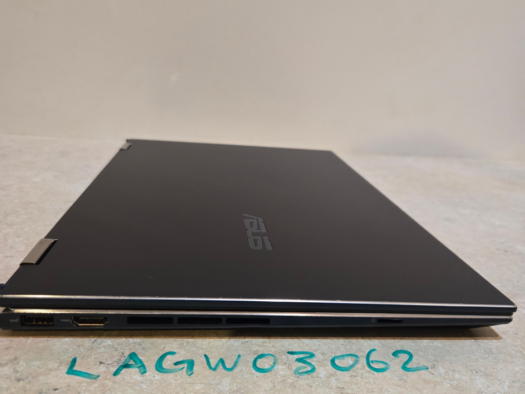 Asus Zenbook 15.4" Laptop - 512GB SSD - intel i7 - 16GB Ram - Model Q529Z