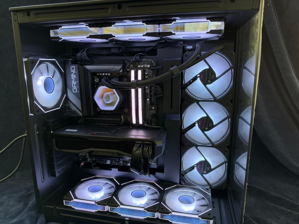 Gaming PC – Ryzen 7 7700X | RX 7900 XT 20GB | 32GB DDR5-6000 | 2TB NVMe | NZXT H9 Flow