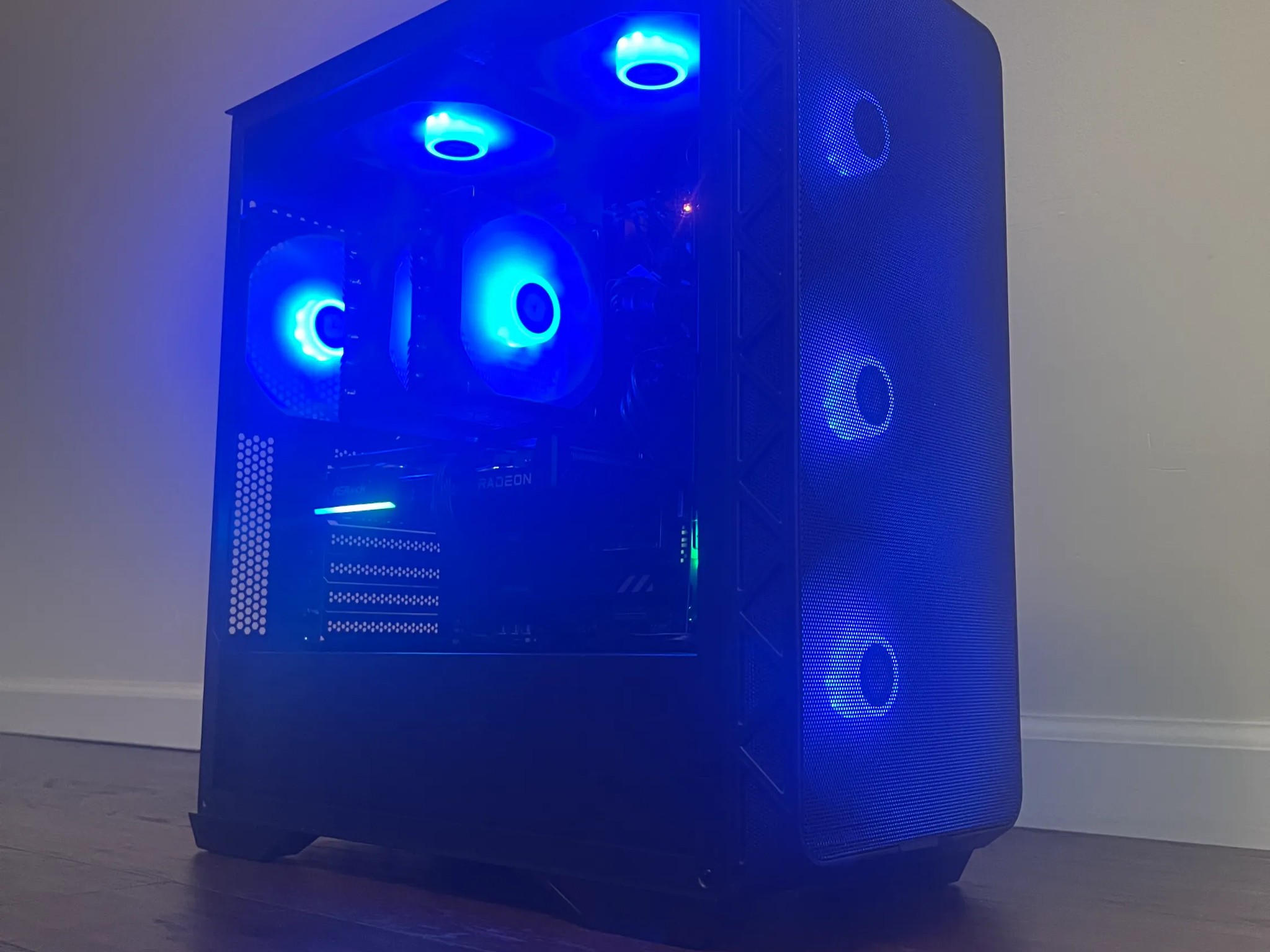 9060XT -16gb-SURROUND SOUND 7.1-Ryzen 7700X-32gb ram-2TB-WI-FI 7& Ethernet 2.5g FULLY ARG...