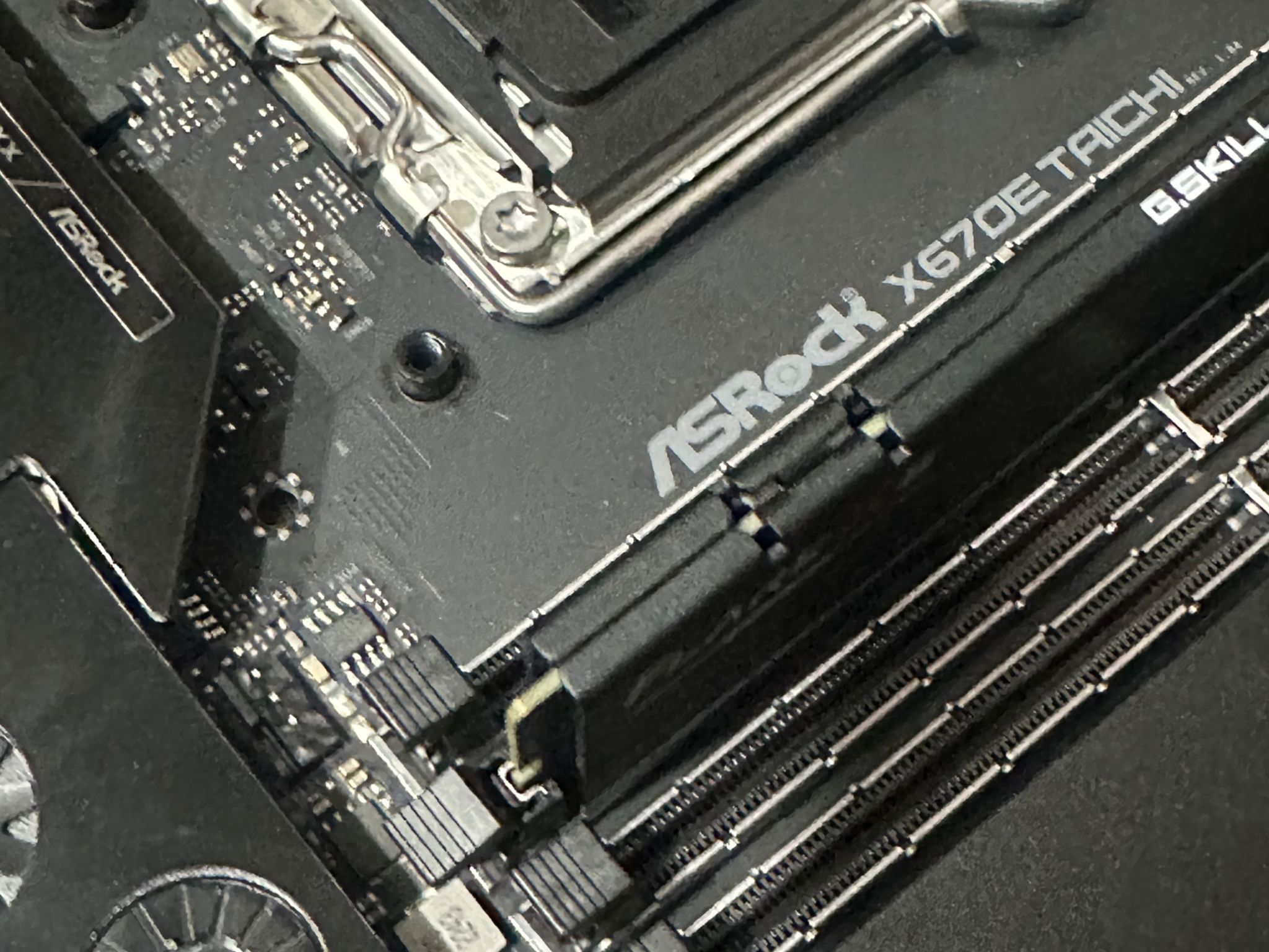 ASRock X670E TAICHI AM5