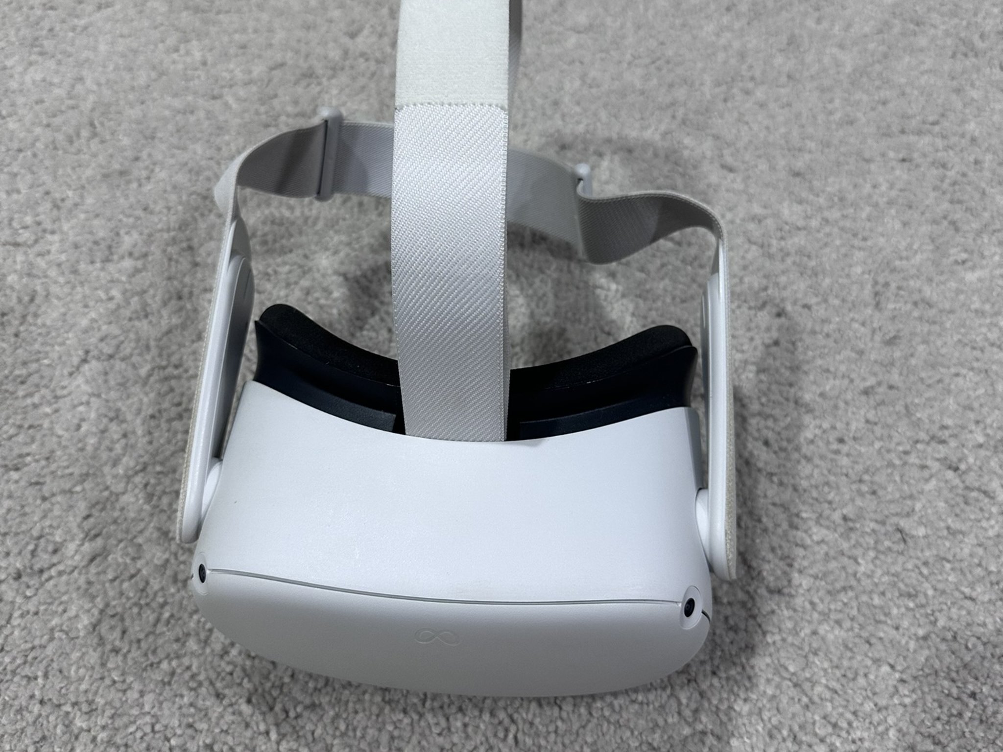 Meta Quest 2 (128GB) VR Headset Bundle