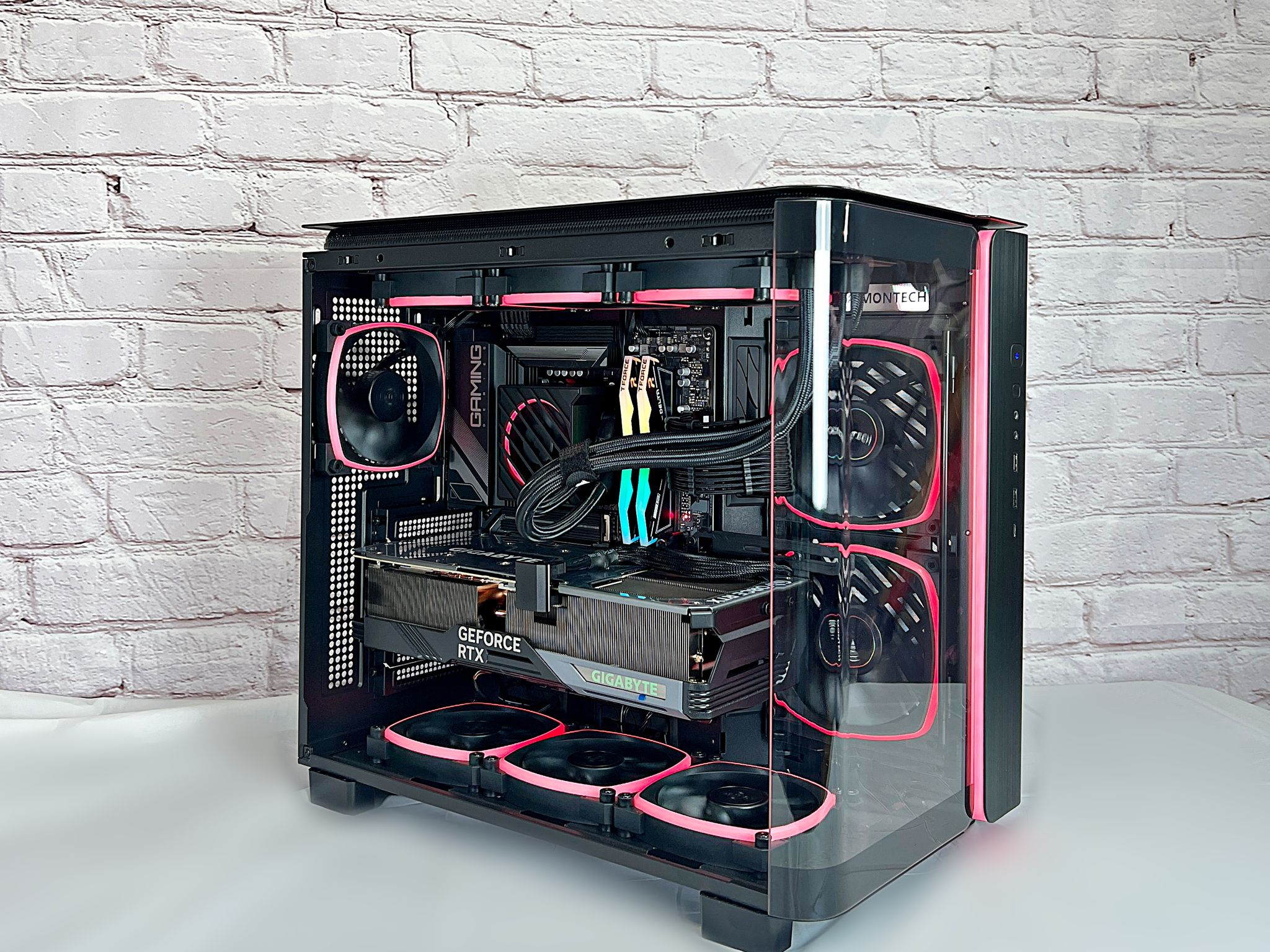 Pro Gamer - Ryzen 7 7800X3D RTX 4090 Gaming OC 32GB DDR5 2TB M.2 Gaming PC