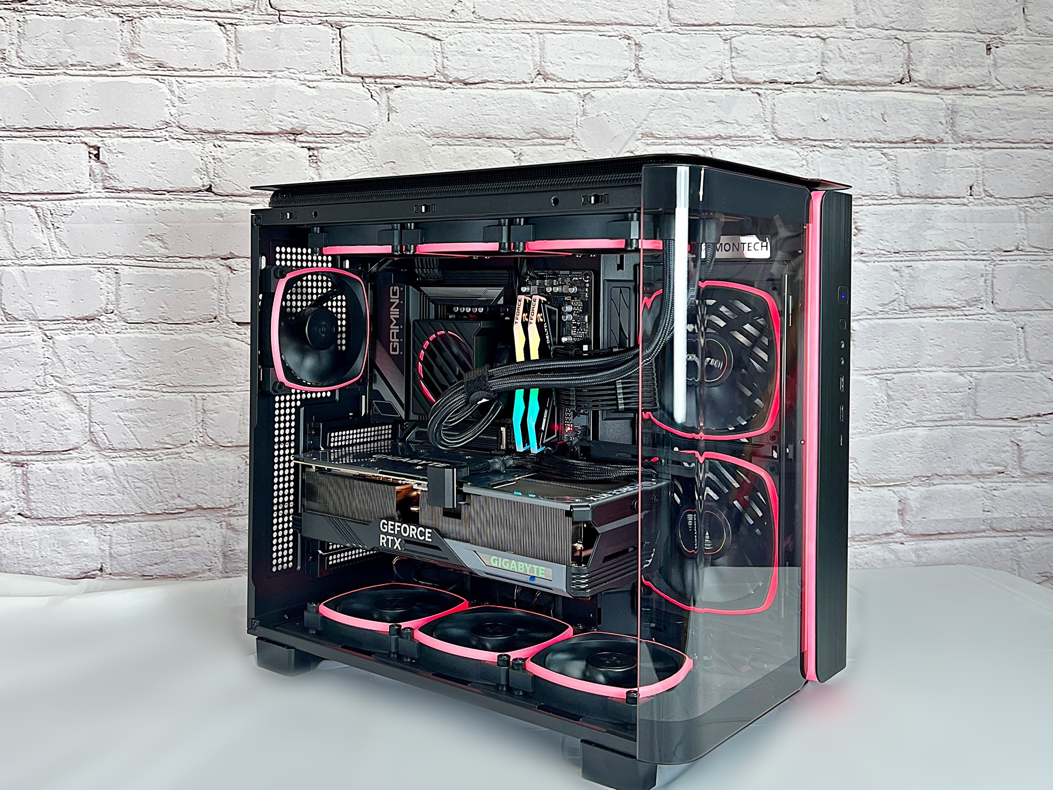 Pro Gamer - Ryzen 7 7800X3D RTX 4090 Gaming OC 32GB DDR5 2TB M.2 Gaming PC