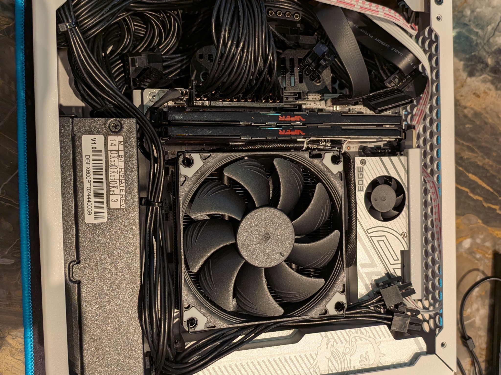 1440p Mini Snowstorm - RX 9060 XT 16 GB, Ryzen 5 9600X, 32 GB DDR5, 2 TB Gen 4 NVME