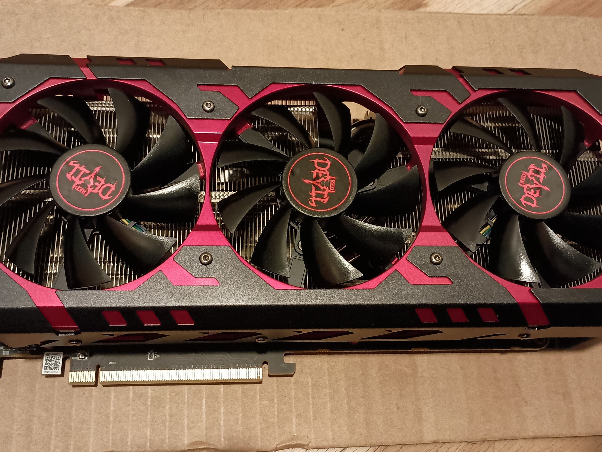 PowerColor Red Devil Radeon RX VEGA 64 | Jawa