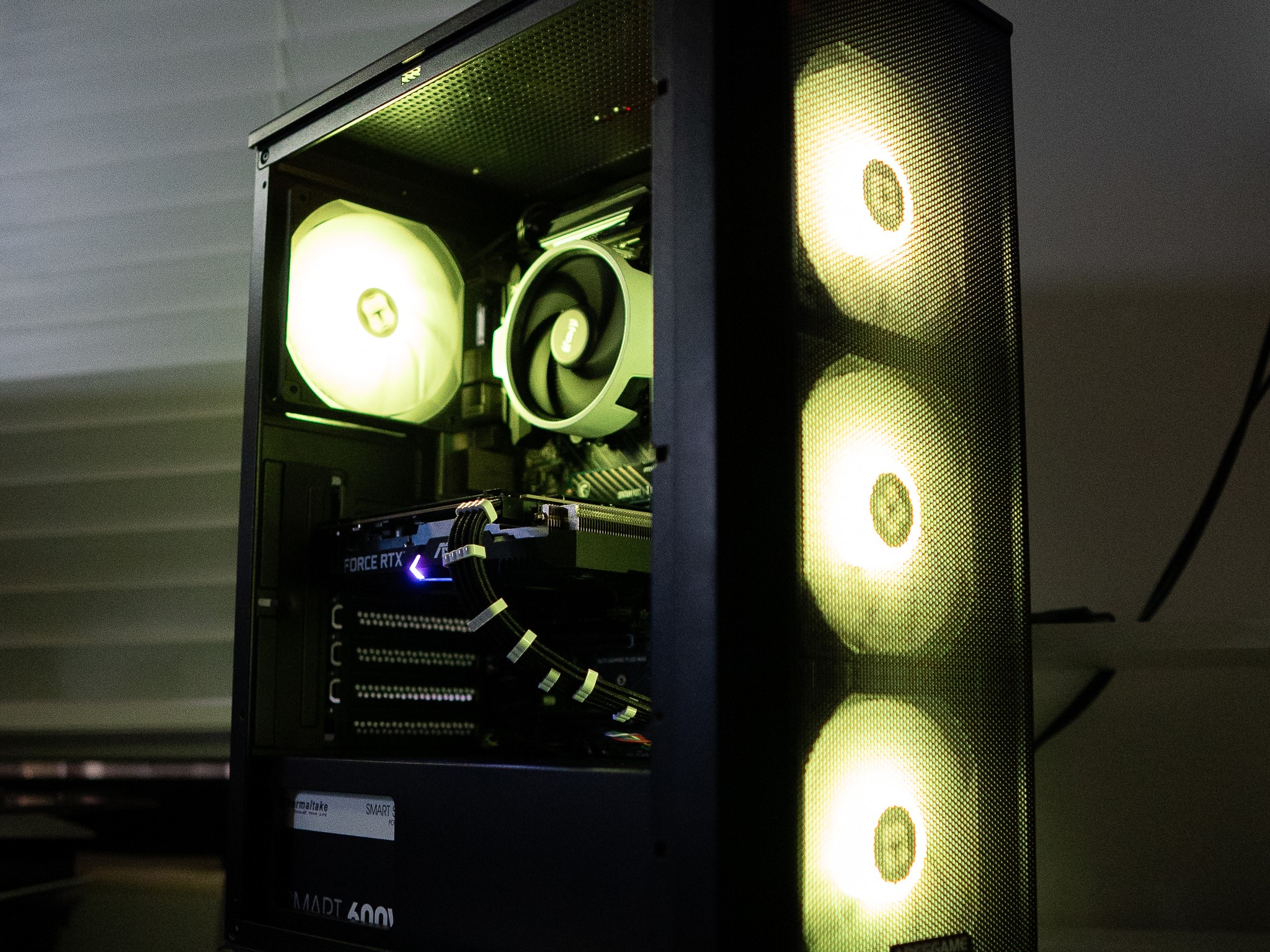 ⛈️❄️ | NVIDIA RTX 3060 12GB | RYZEN 5 3500X | 16GB DDR4 RAM | 1TB NVME SSD | Arctic Snow