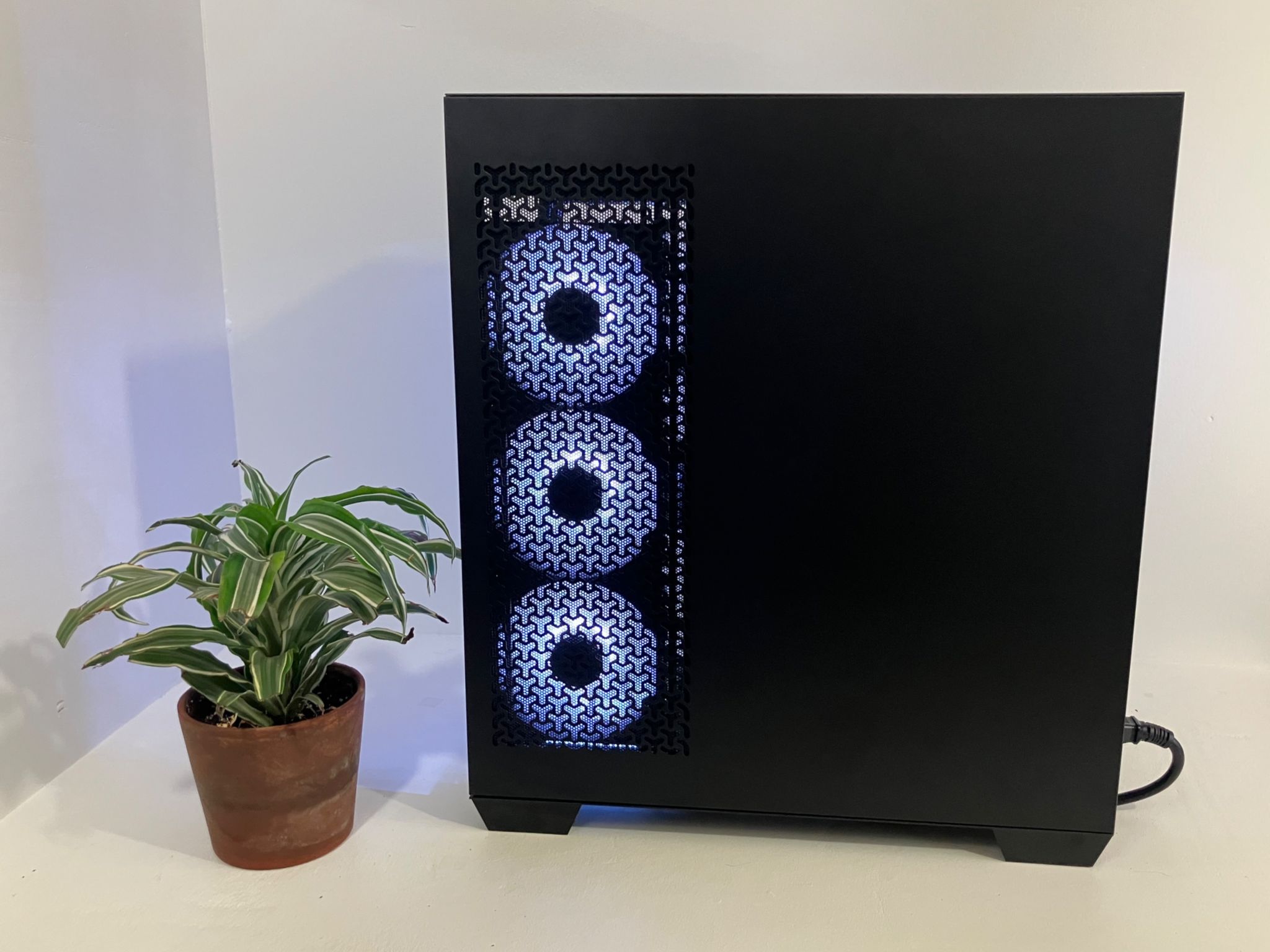 Nvidia RTX 5060 Ti 16GB | Ryzen 7 7800X3D | 32GB DDR5 RAM | New-Build, High-End