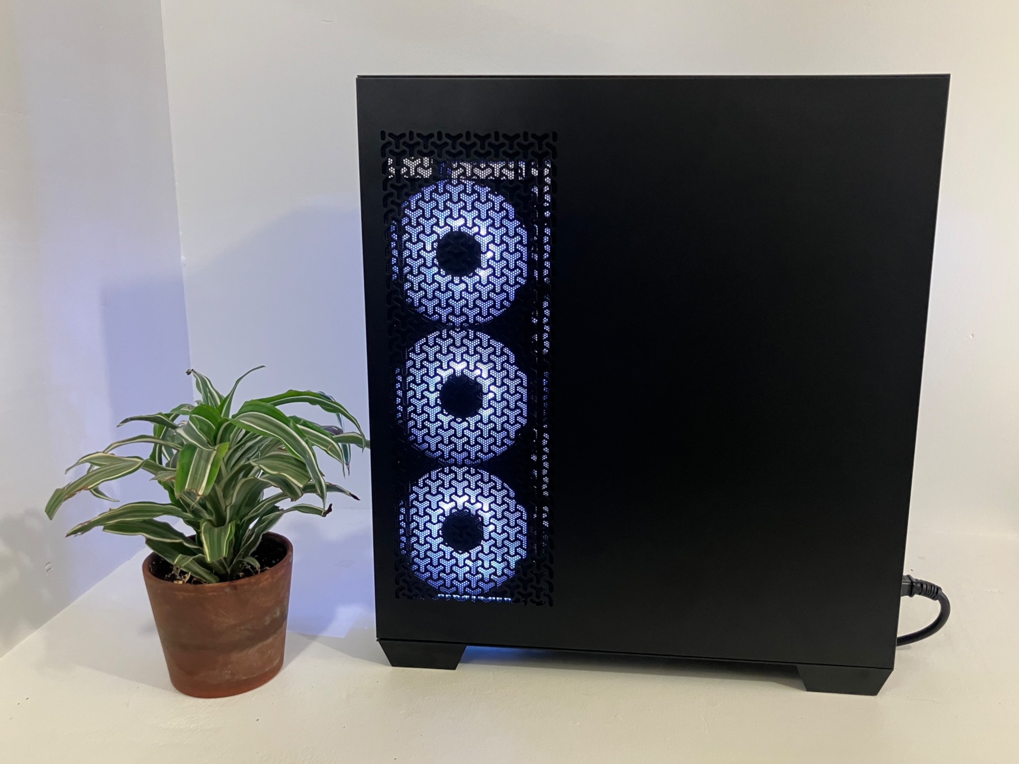 Nvidia RTX 5060 Ti 16GB | Ryzen 7 7800X3D | 32GB DDR5 RAM | New-Build, High-End