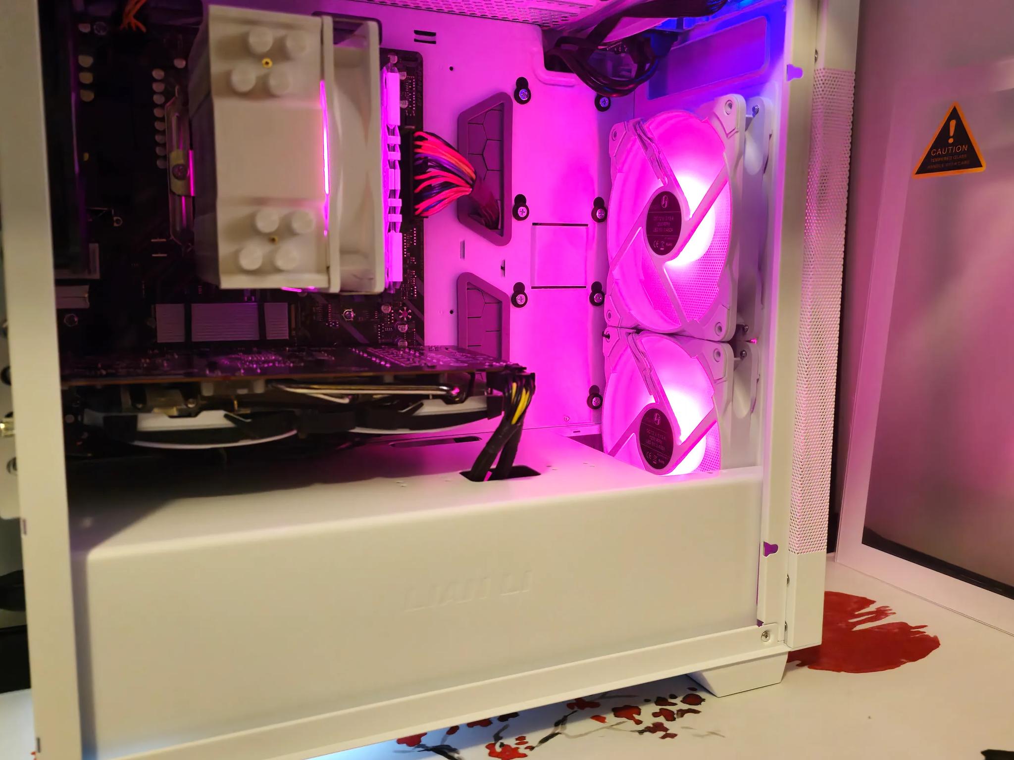 Frosty Mini Mesh Ryzen 5 5600X / 16GB DDR4/1TB SSD / RX6600 8GB