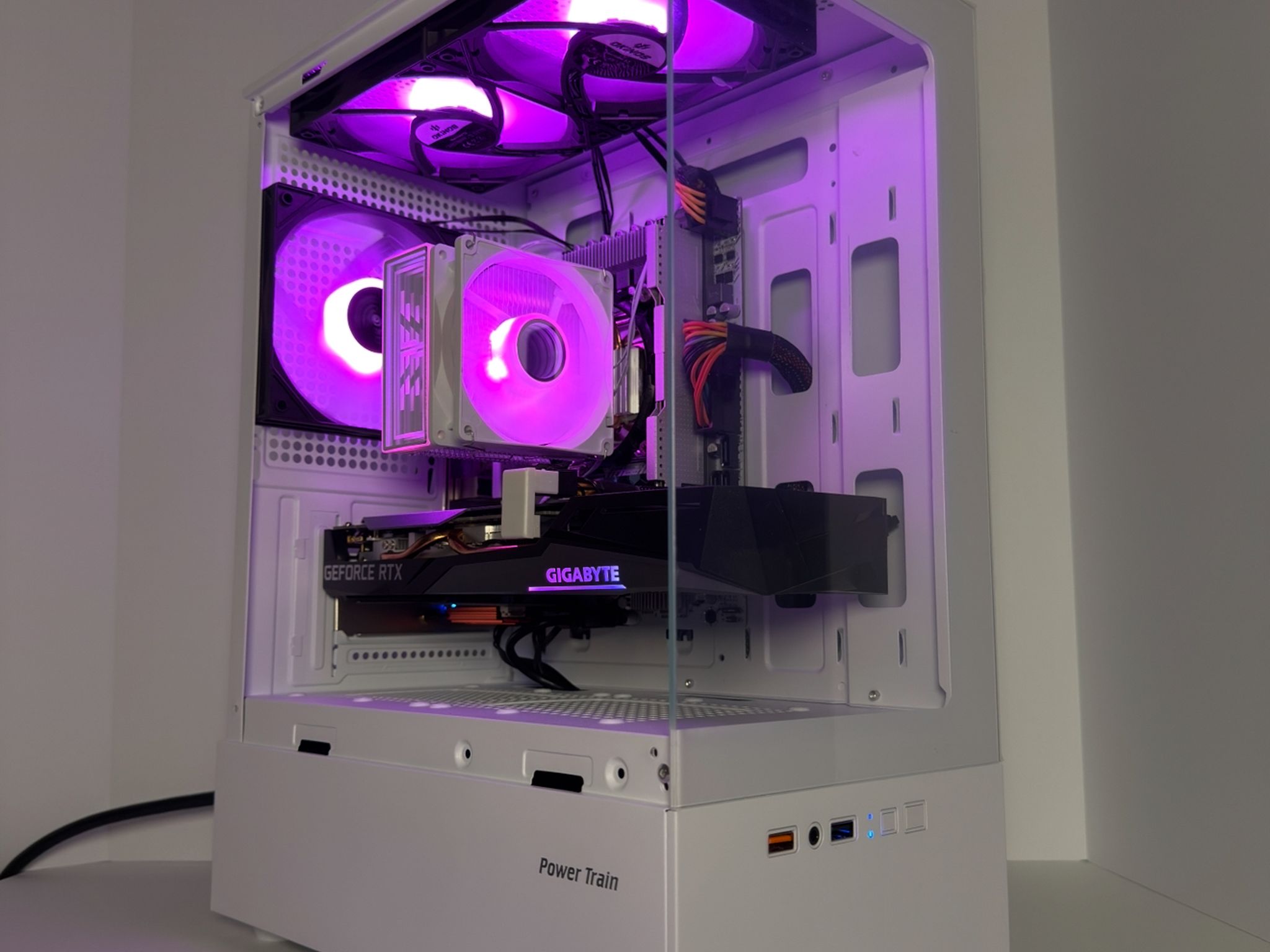 ❄️FUTURE FROST❄️ 1080p | RTX 3050 8GB | 10 CORE INTEL | 16GB DDR4 | 1TB M.2