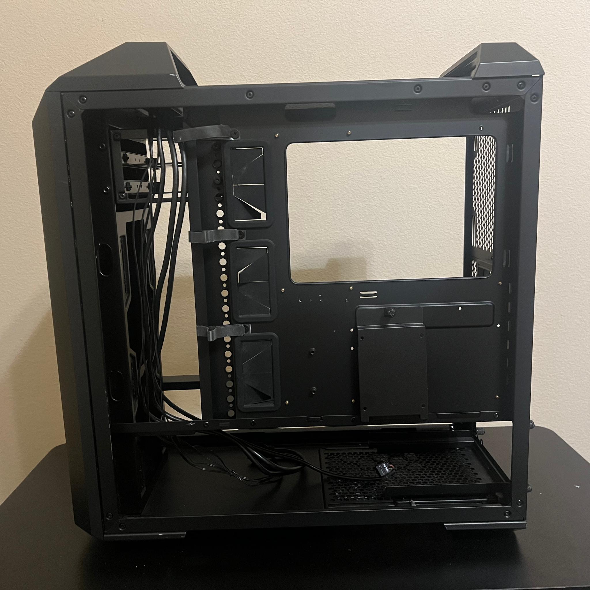 Cooler Master MasterCase Pro 5 - Screws included!