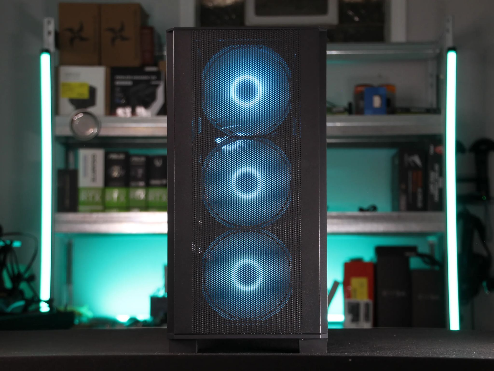 𝘼𝙕𝙐𝙍𝙀 // Ryzen 7 3700X, RX 6700 XT // Mid-Range Gaming PC