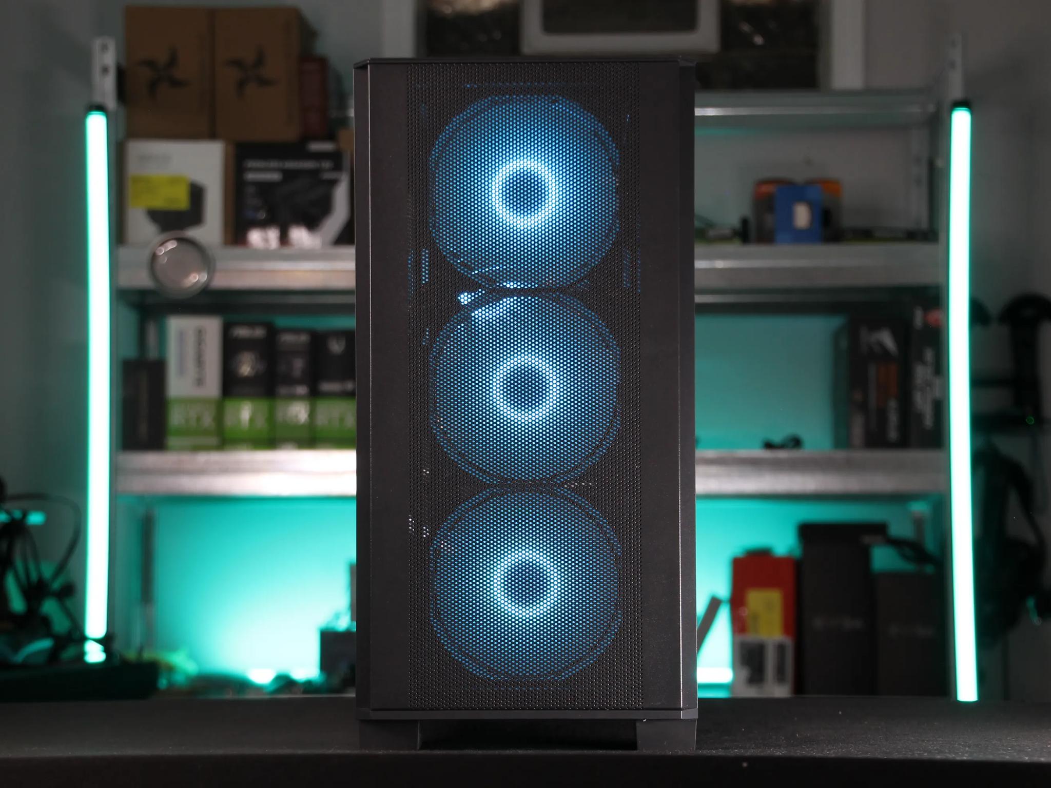 𝘼𝙕𝙐𝙍𝙀 // Ryzen 7 3700X, RX 6700 XT // Mid-Range Gaming PC