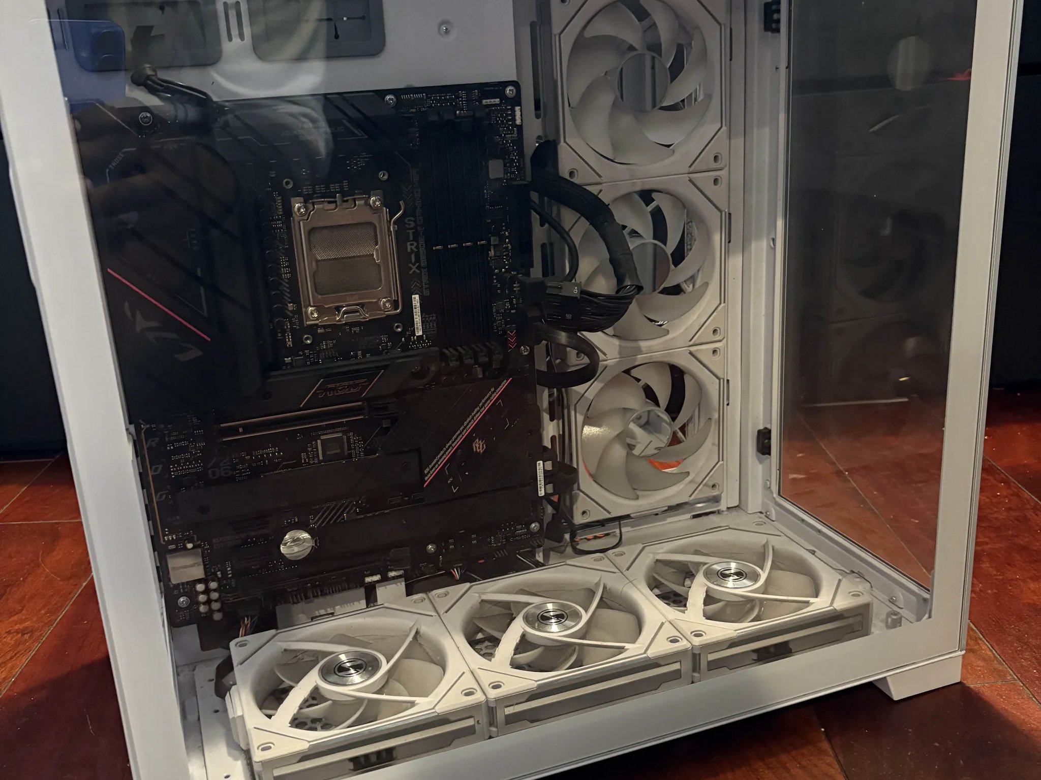 BUNDLE - ROG Strix 650E-F, Lian Li 011 dynamic, EVGA 1000w, 6 Lian Li SL Infinity Fans