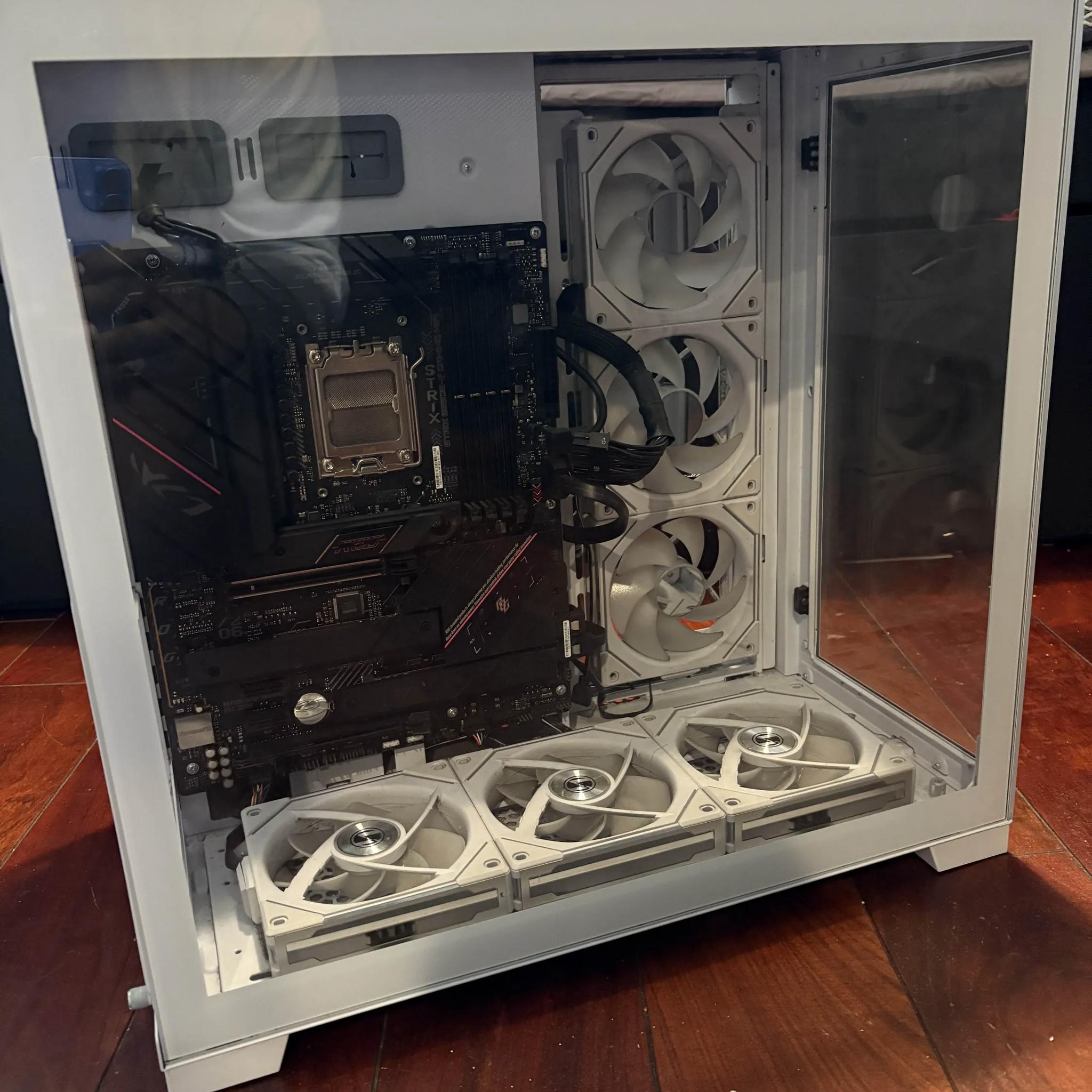 BUNDLE - ROG Strix 650E-F, Lian Li 011 dynamic, EVGA 1000w, 6 Lian Li SL Infinity Fans