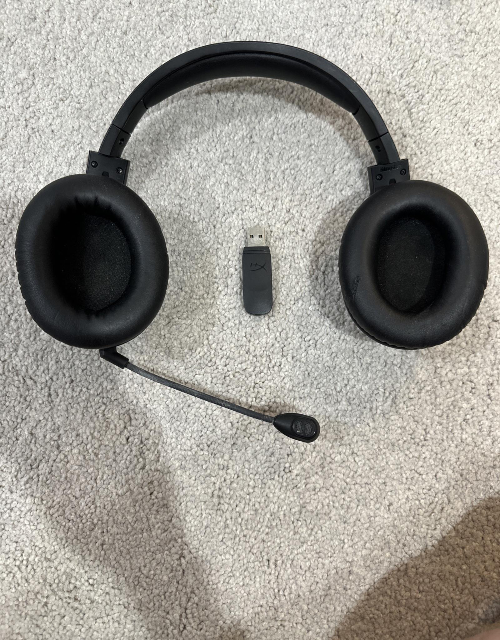 HyperX - Cloud Flight Wireless Gaming Headset for PC, PS4 PS5 - Black/Red