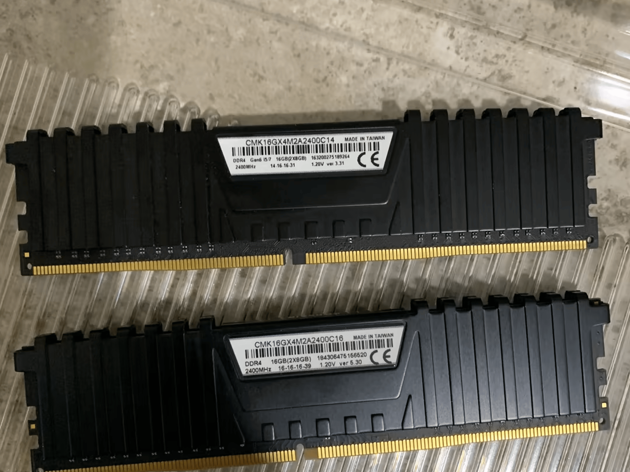 Corsair Vengeance LPX (2 X 8 GB) 16 GB DDR4 2400 MHz Memory Sticks (DIFF MODELS)