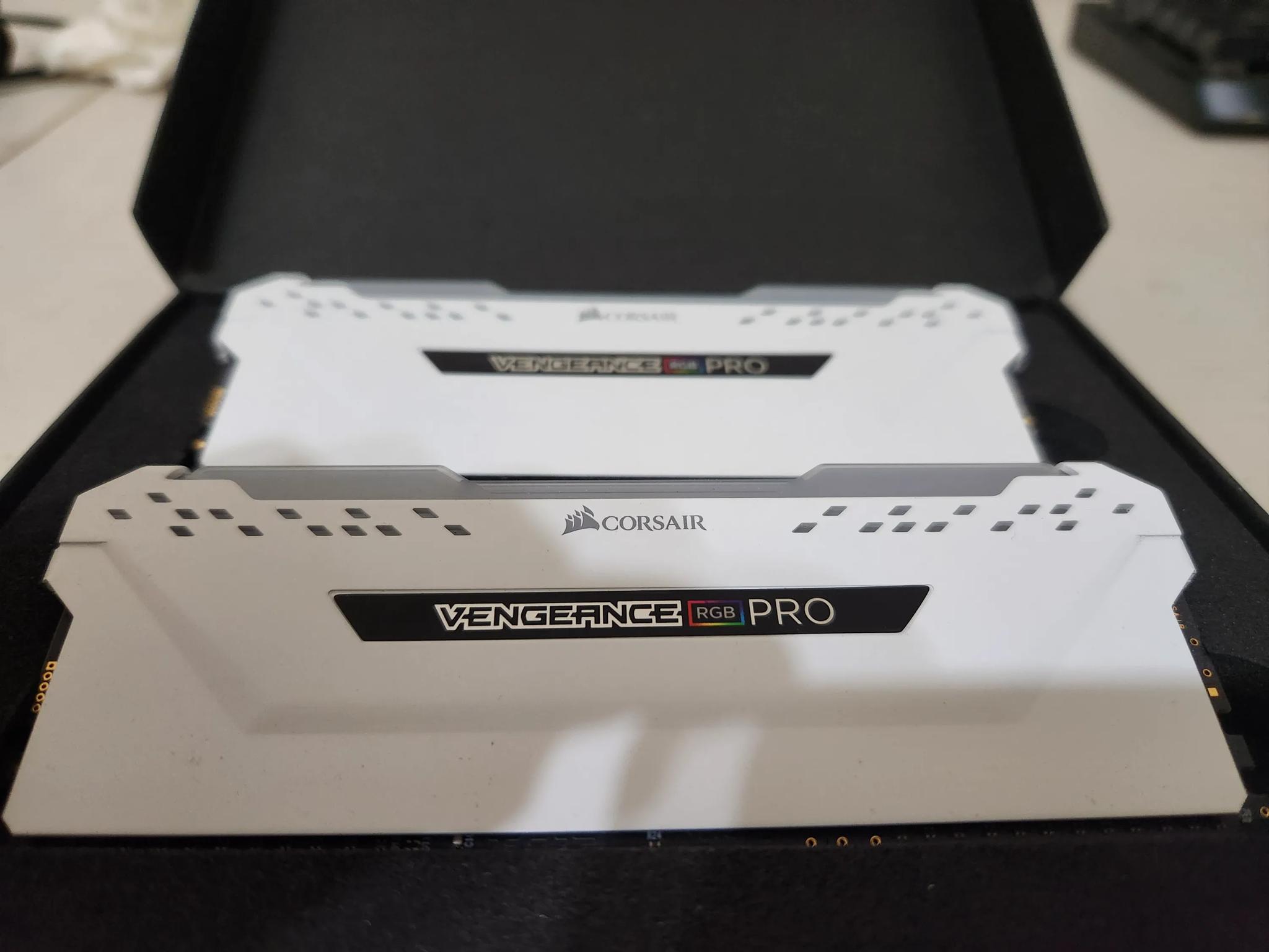 Corsair Vengeance RGB Pro DDR4-3200MT/s CL16 2x8GB Kit