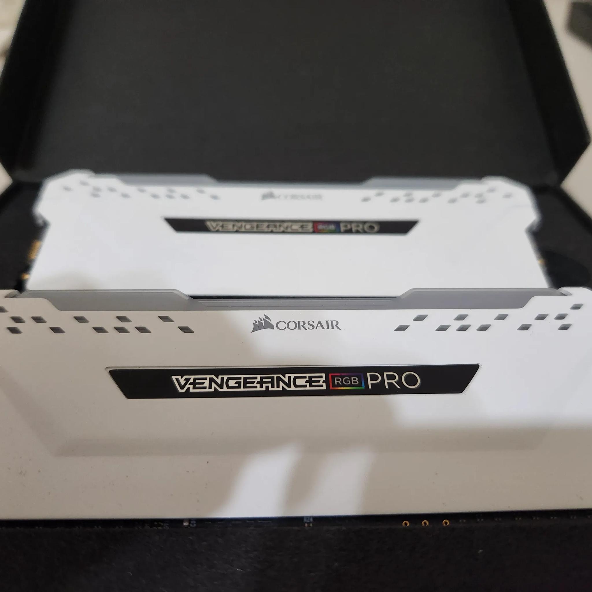 Corsair Vengeance RGB Pro DDR4-3200MT/s CL16 2x8GB Kit