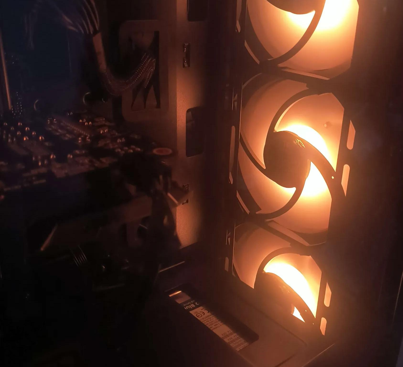 The Hammer ~ I5-9400F ~ GTX 1060 6GB ~ 16GB DDR4 3200Mhz ~ 256GB SSD ~ 2, 500GB HDD ~ ARGB