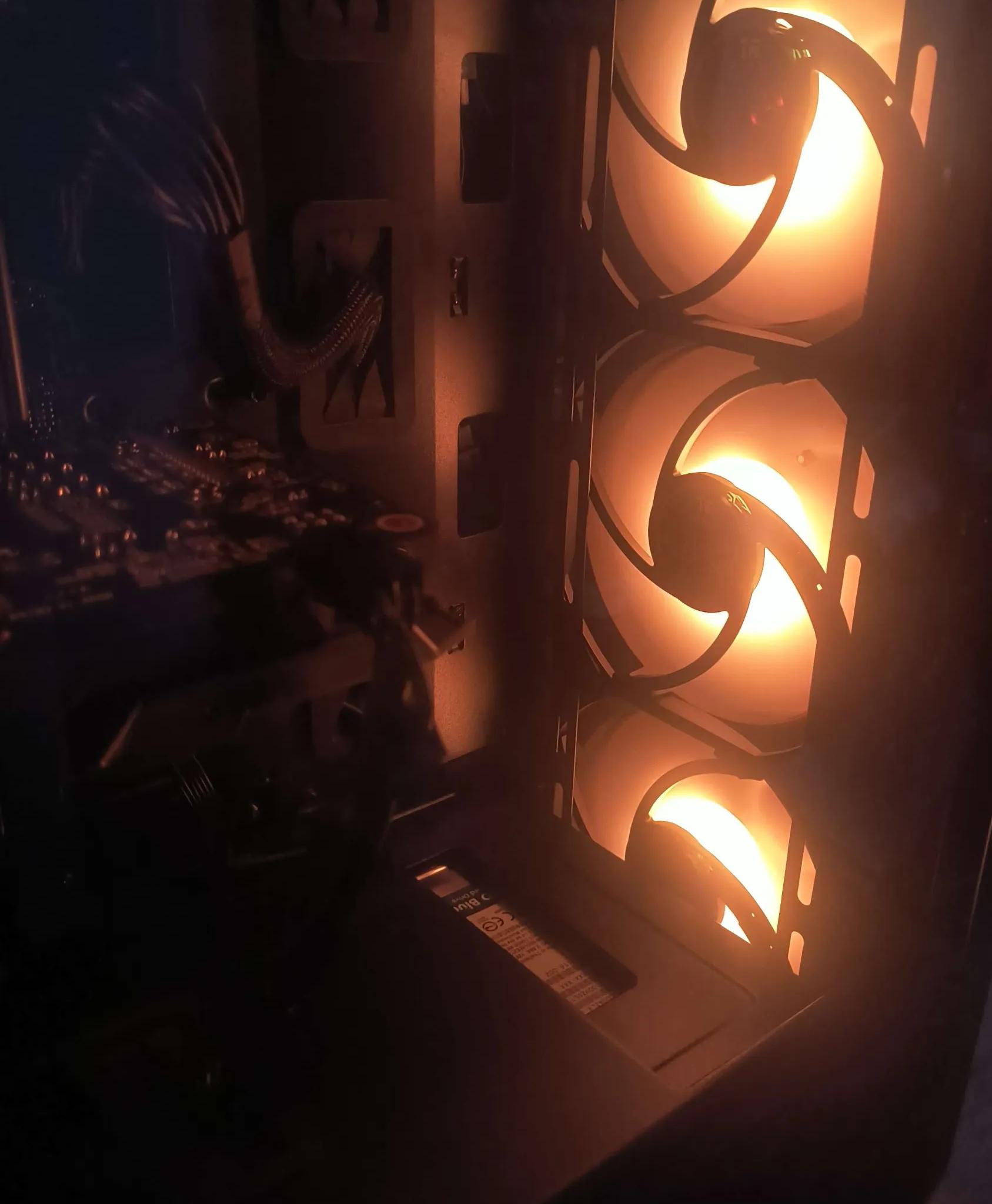 The Hammer ~ I5-9400F ~ GTX 1060 6GB ~ 16GB DDR4 3200Mhz ~ 256GB SSD ~ 2, 500GB HDD ~ ARGB