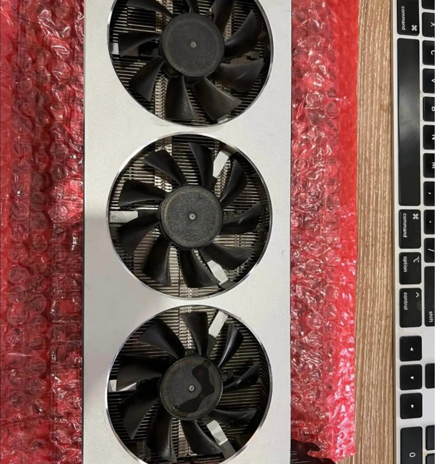 AMD Radeon VII - Image 2