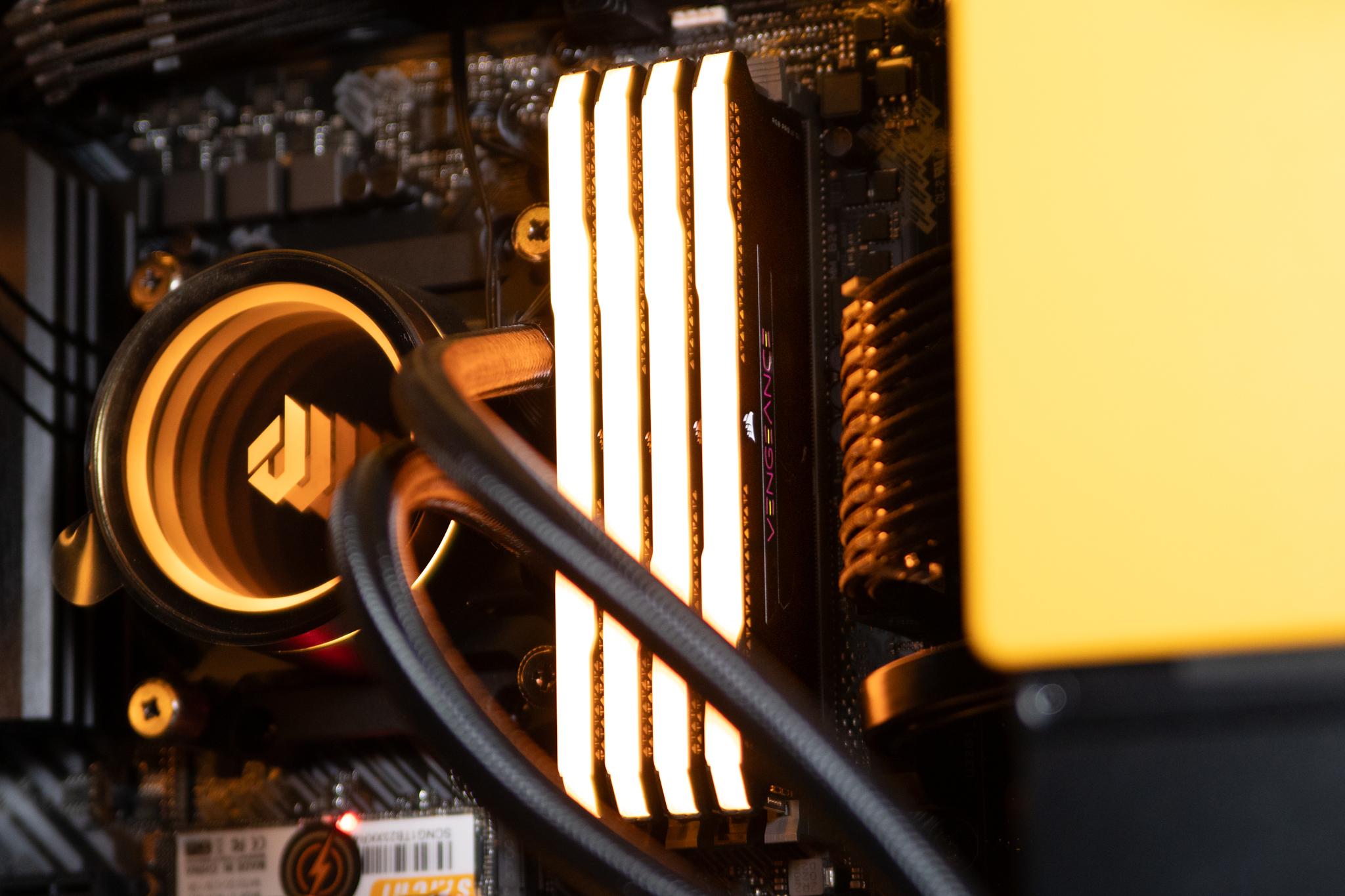 S Fox Duster RX 7600 32GB Windows 11 Ryzen 5700 1TB Gaming PC