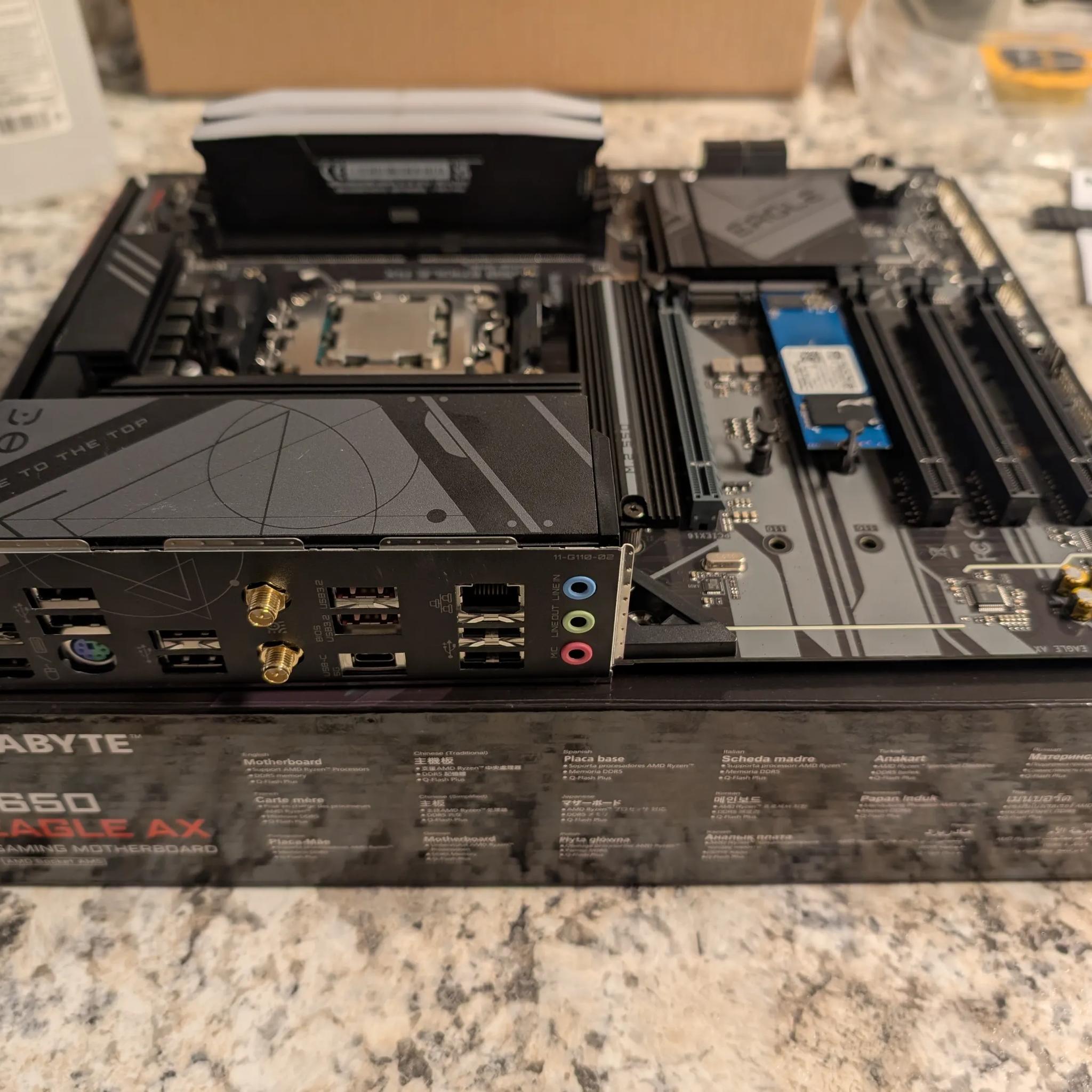 Ryzen 5 7600X | Gigabyte Eagle AX B650 | 64GB DDR5 RAM| 3TB SSD