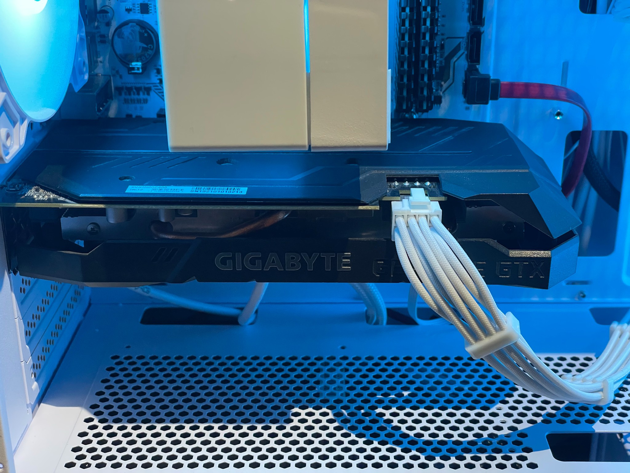 White Value Gaming PC - GTX 1660 | Ryzen 5 | 16GB DDR4 | 500 GB SSD | Win 11 Pro