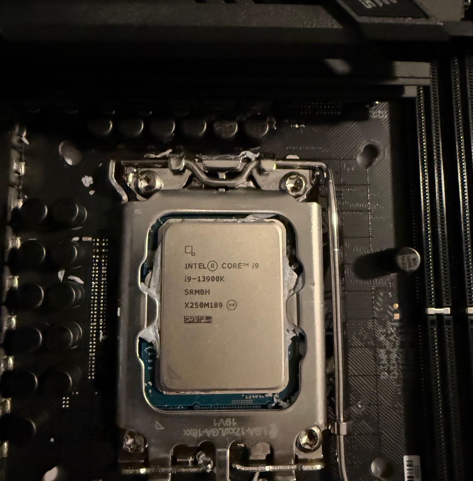 ASUS ROG STRIX Z690-E GAMING WIFI - Image 2