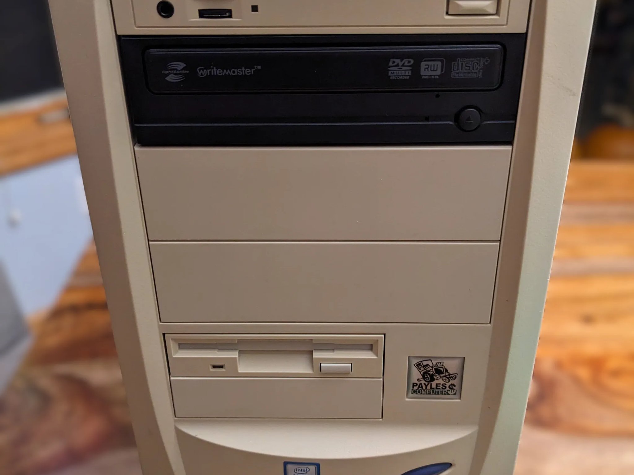 Sleeper's Dream | i7-7700 + 1660 Ti + 16GB RAM + 128GB SSD +1TB HD | DVD-RW | Win 10 | Retro Case