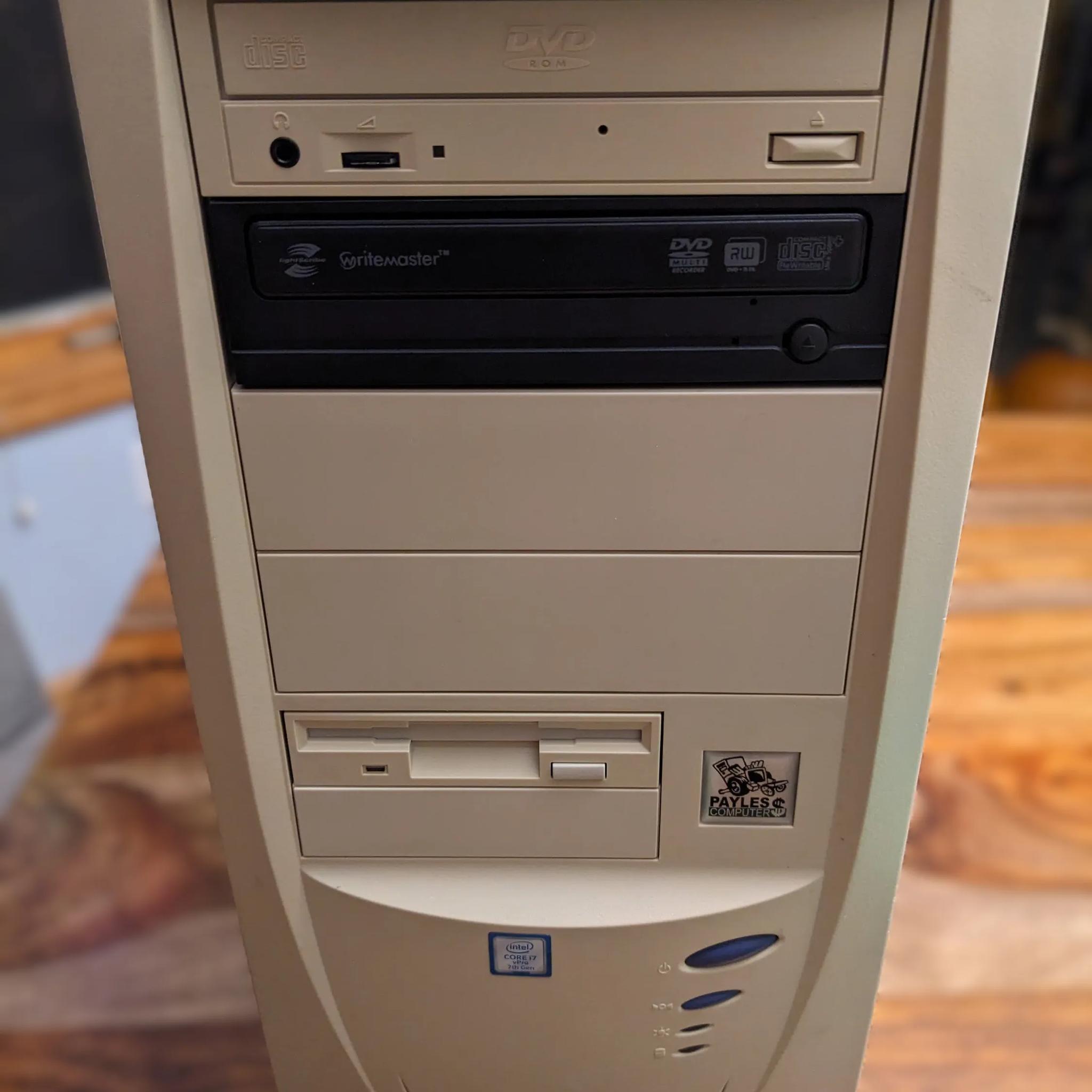 Sleeper's Dream | i7-7700 + 1660 Ti + 16GB RAM + 128GB SSD +1TB HD | DVD-RW | Win 10 | Retro Case