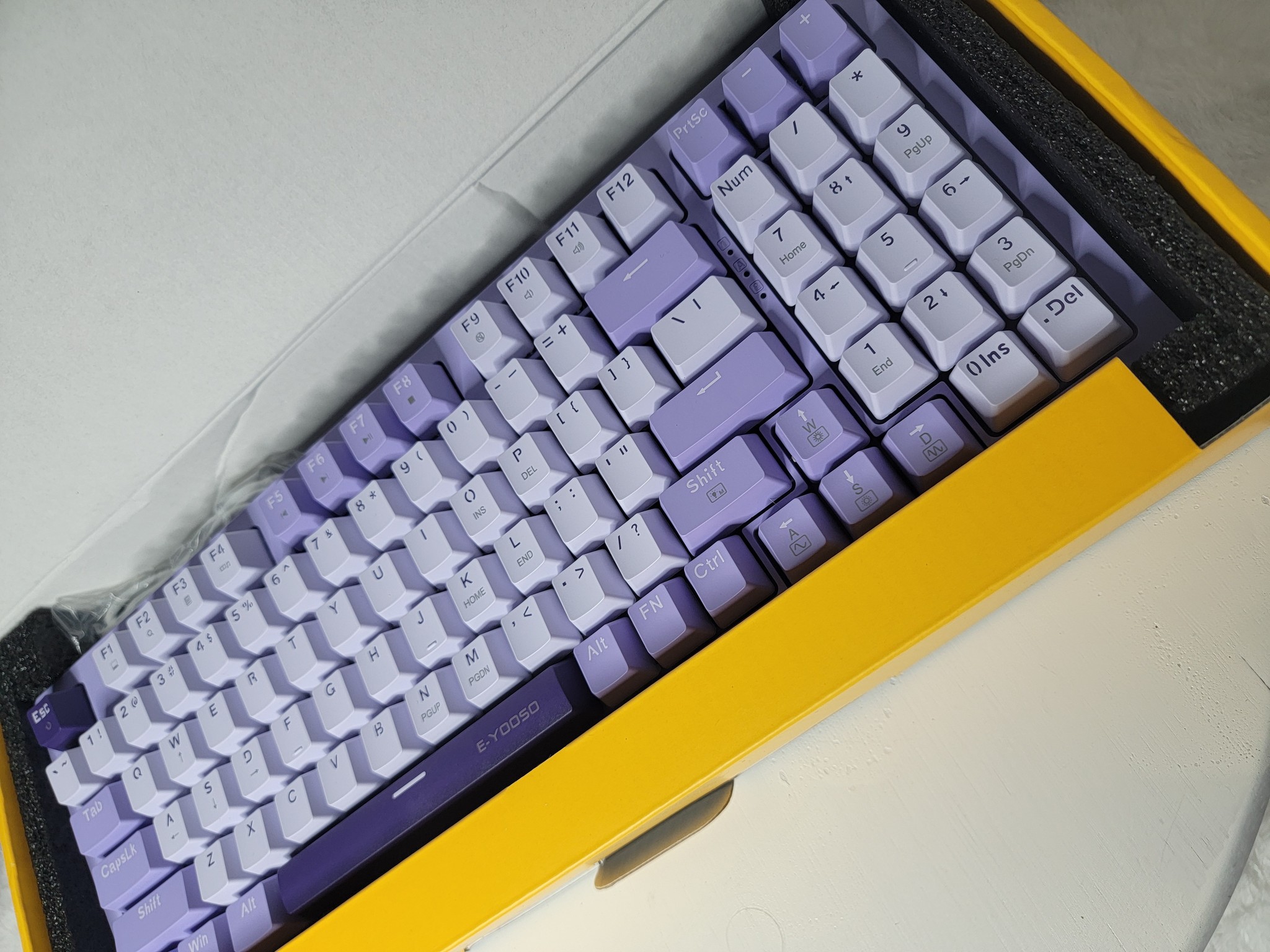 E-YOOSO Z-94 Mechanical Keyboard | 84% Layout | Blue Switches | Purple/White | New in Box