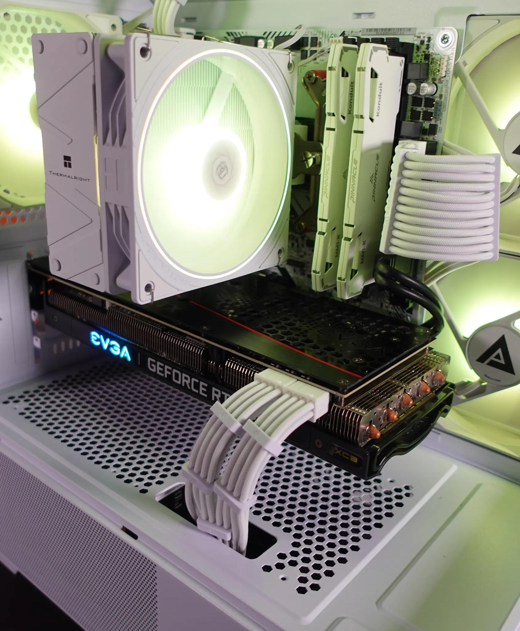 Lunar Frost ryzen 7 5800x rtx 3070